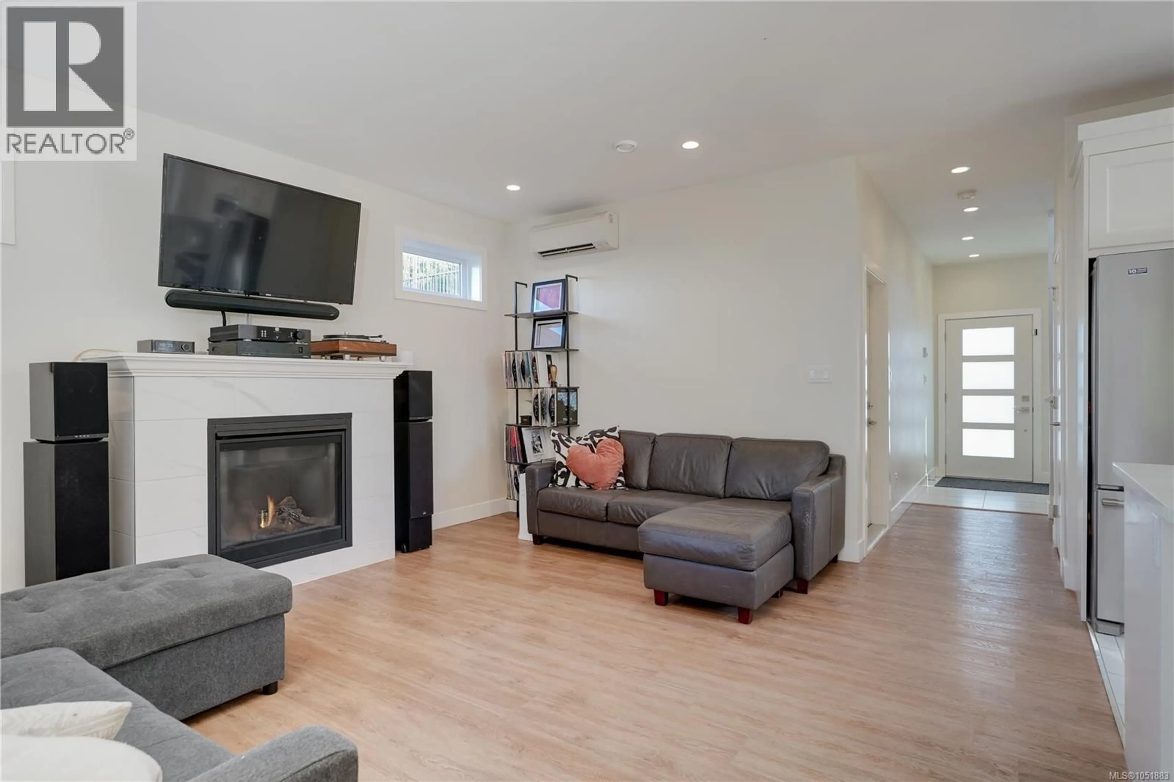 Living room with furniture, wood/laminate floor for 1064 GAMMON WAY, Shawnigan Lake British Columbia V0R2W3