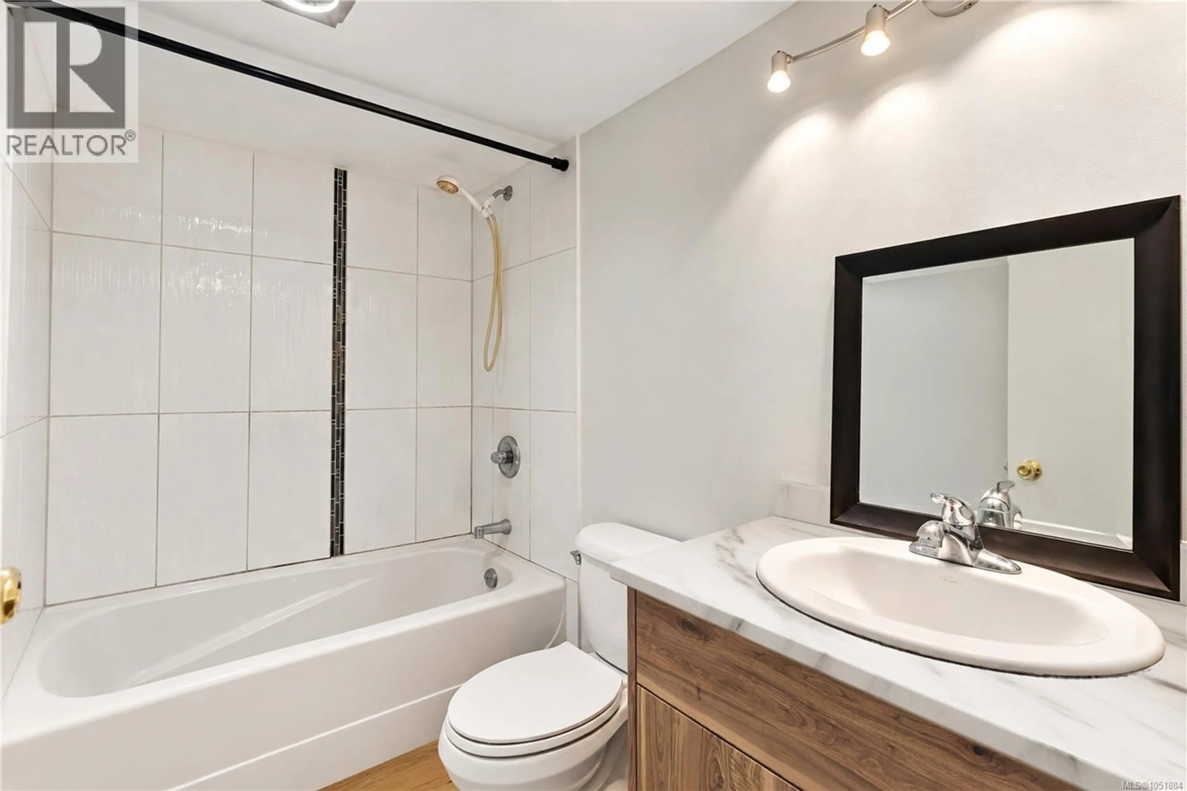 Standard bathroom, ceramic/tile floor for 206 - 3800 QUADRA STREET, Saanich British Columbia V8X1H8