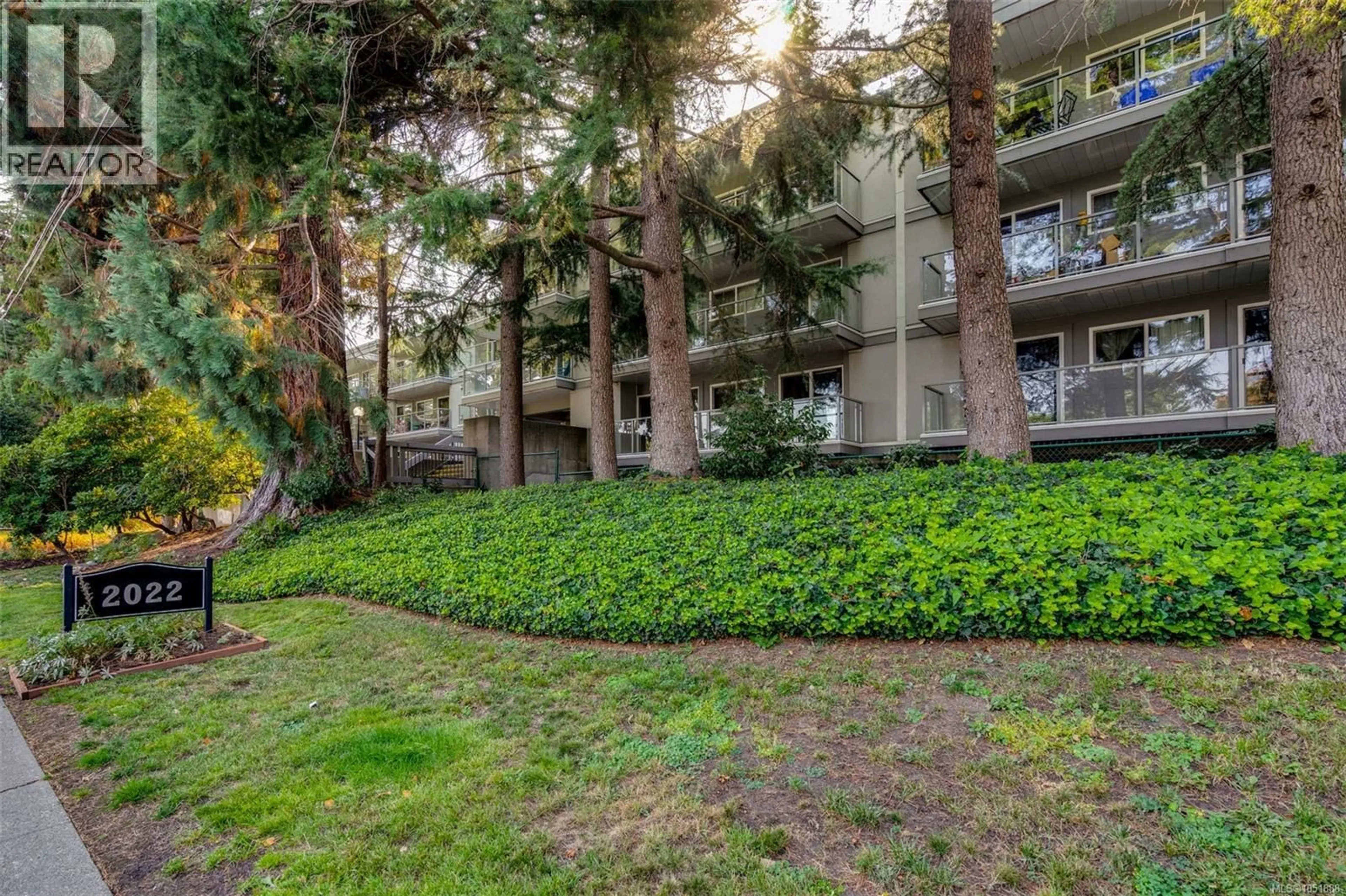Patio, forest/trees view for 206 - 2022 FOUL BAY ROAD, Victoria British Columbia V8R5A9