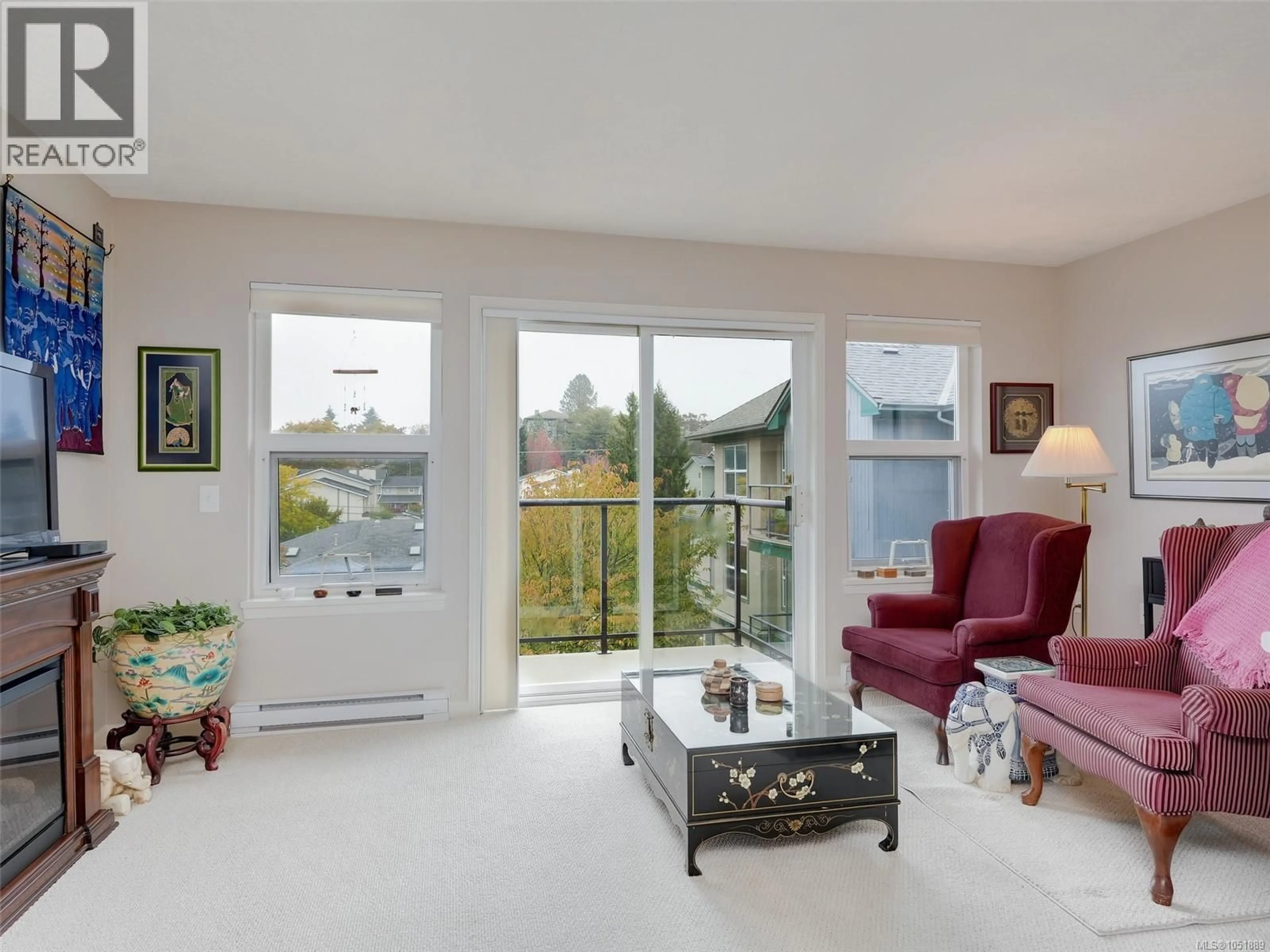 Living room with furniture, unknown for 316 - 1485 GARNET ROAD, Saanich British Columbia V8P5T5