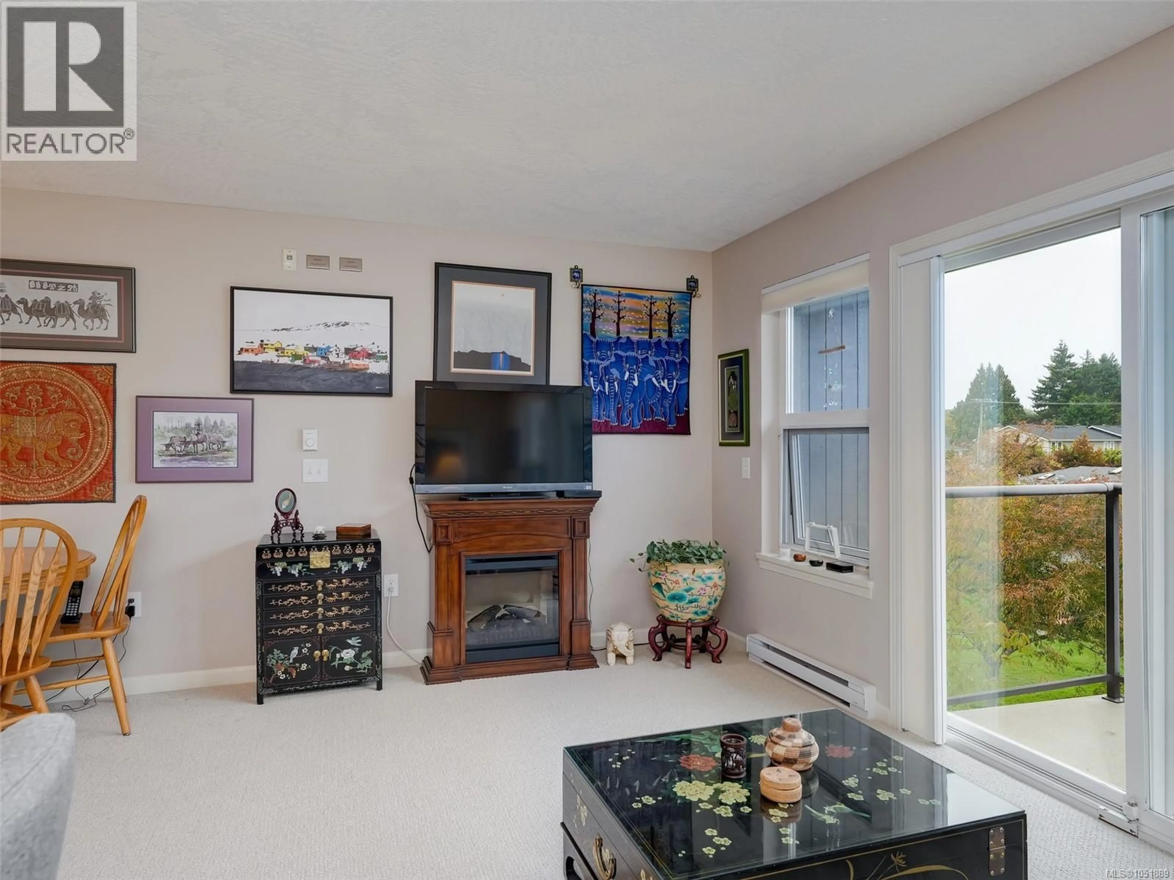 Living room with furniture, unknown for 316 - 1485 GARNET ROAD, Saanich British Columbia V8P5T5