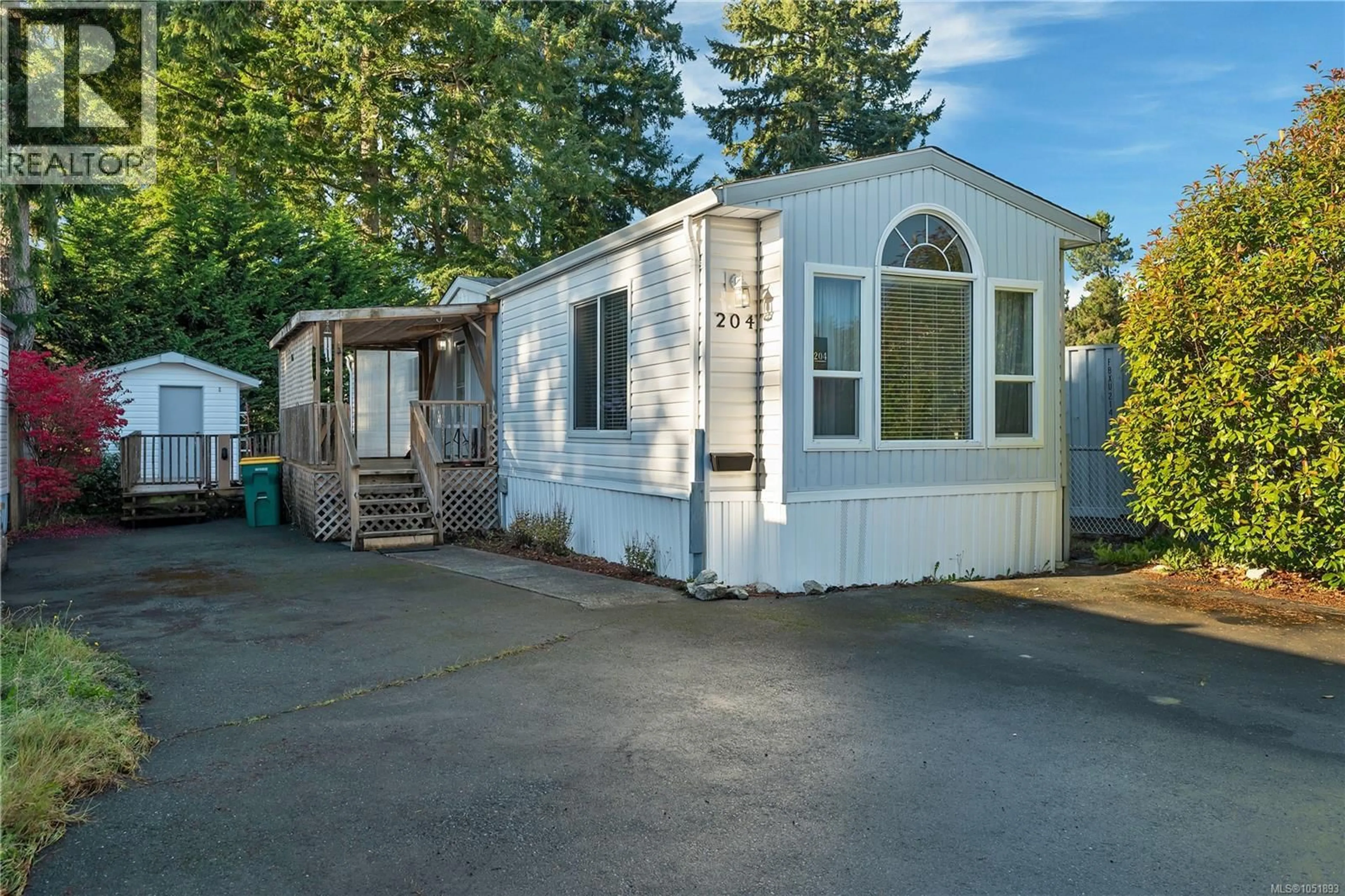 Home with vinyl exterior material, street for 204 - 3120 ISLAND HIGHWAY, Campbell River British Columbia V9W5G1