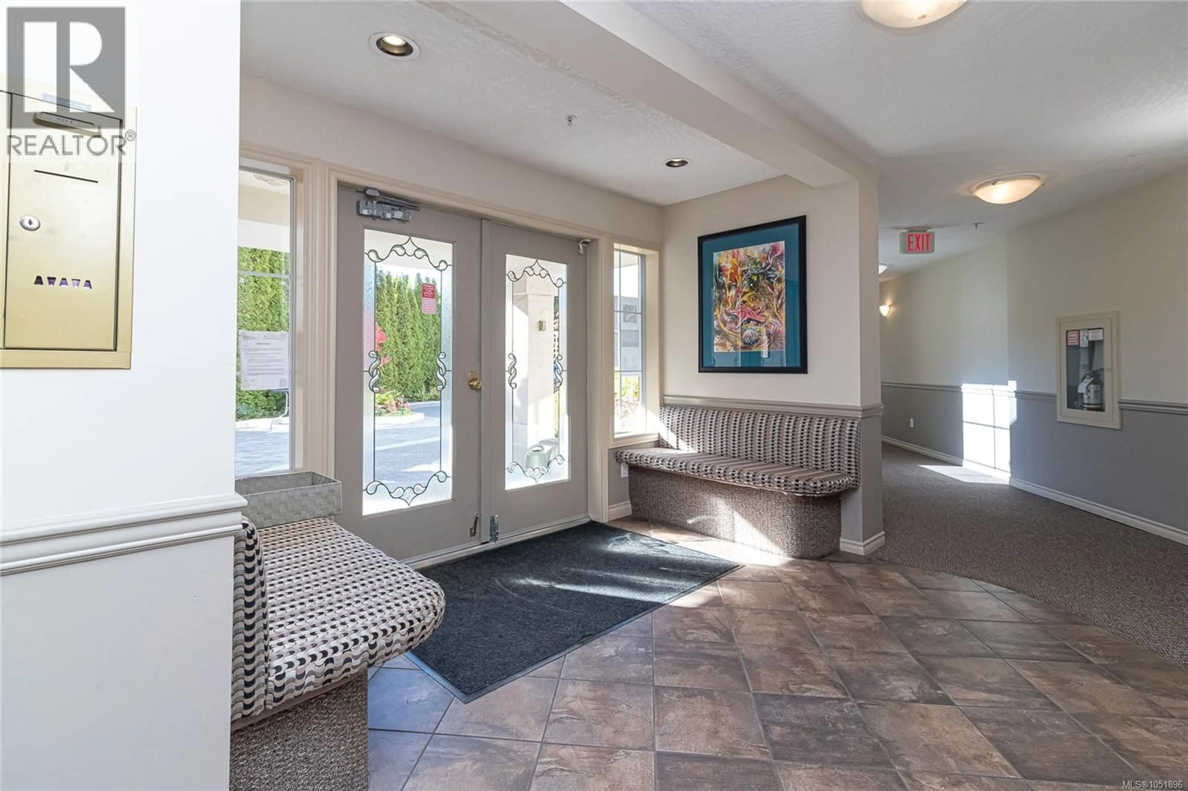 Indoor foyer for 103 - 1 BUDDY ROAD, View Royal British Columbia V9B1V6