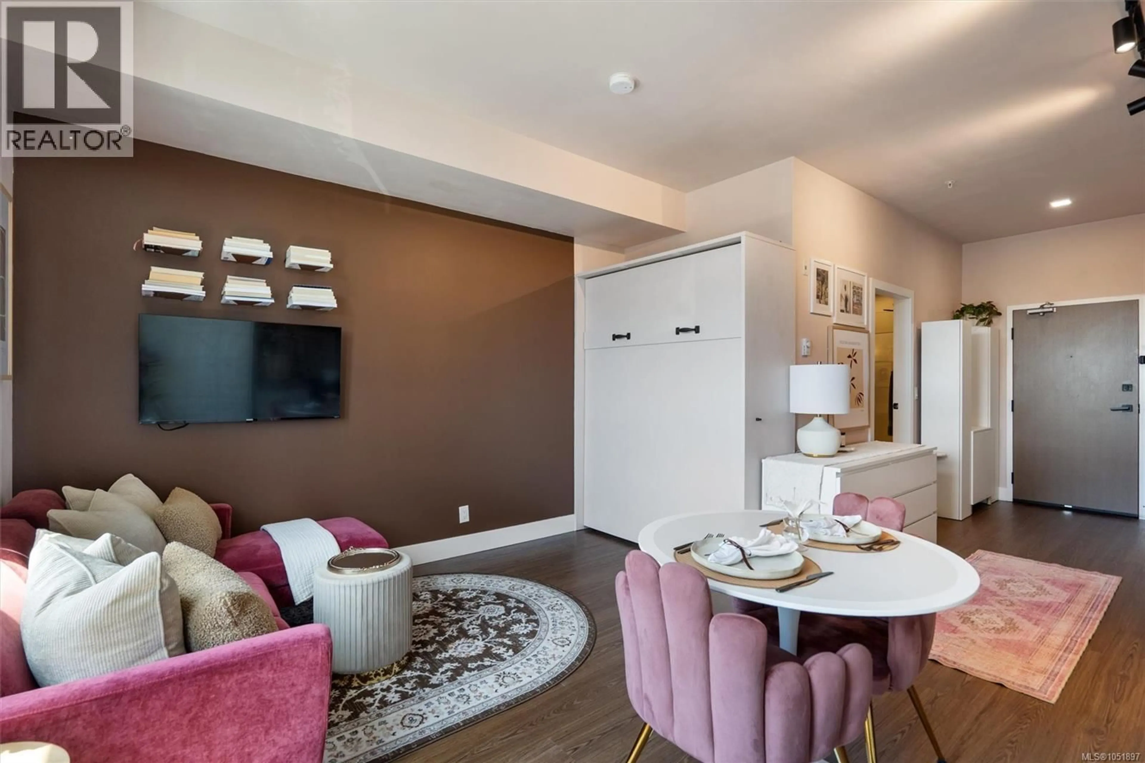 Living room with furniture, unknown for 310 - 515 CHATHAM STREET, Victoria British Columbia V8T0C8
