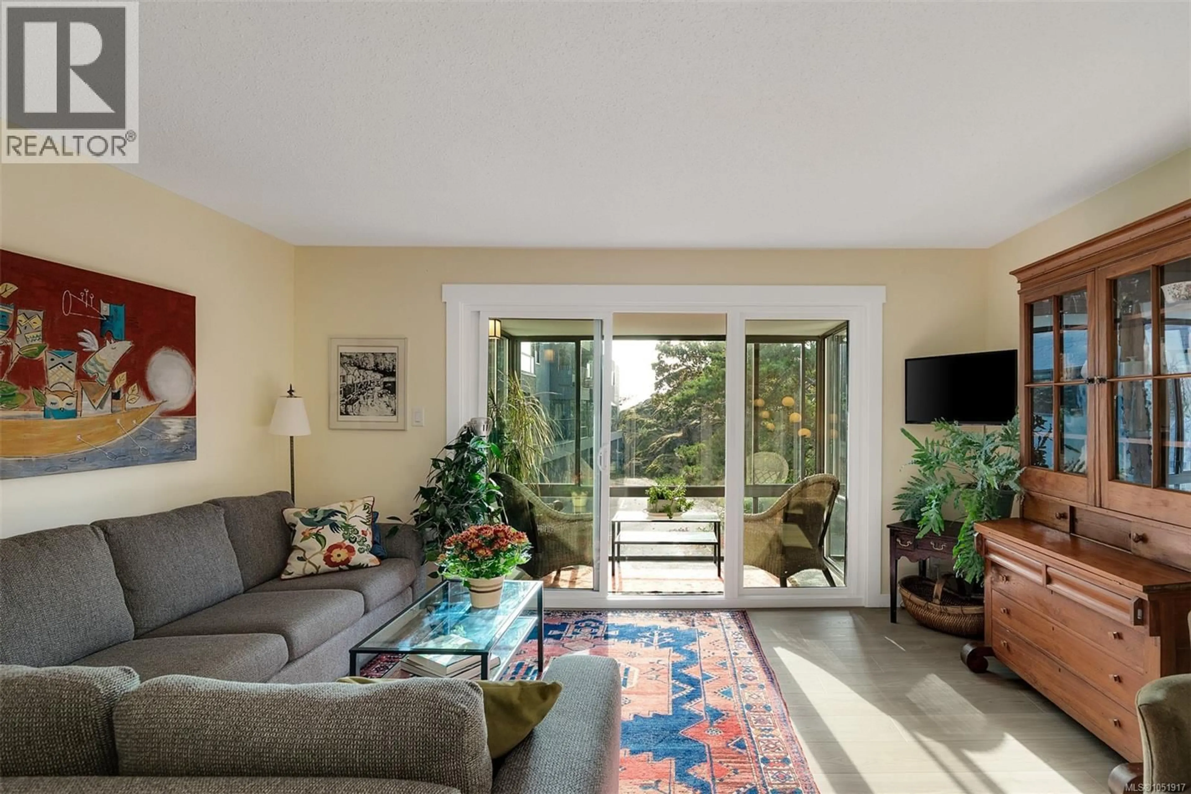Living room with furniture, unknown for 416 - 1433 FAIRCLIFF LANE, Victoria British Columbia V8S3J6