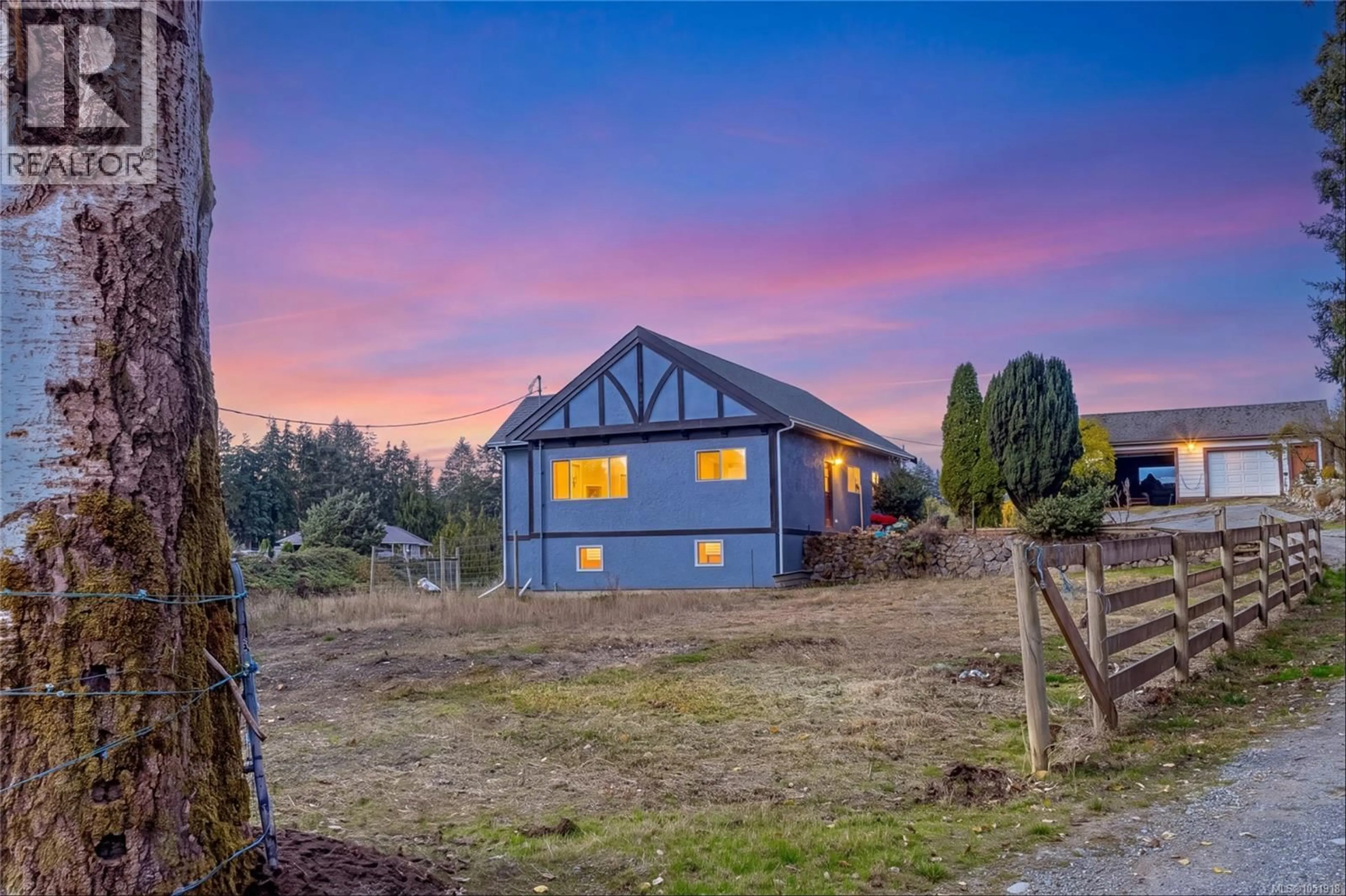 A pic from outside/outdoor area/front of a property/back of a property/a pic from drone, mountain view for 4170 GRANVILLE AVENUE, Saanich British Columbia V9E2C9