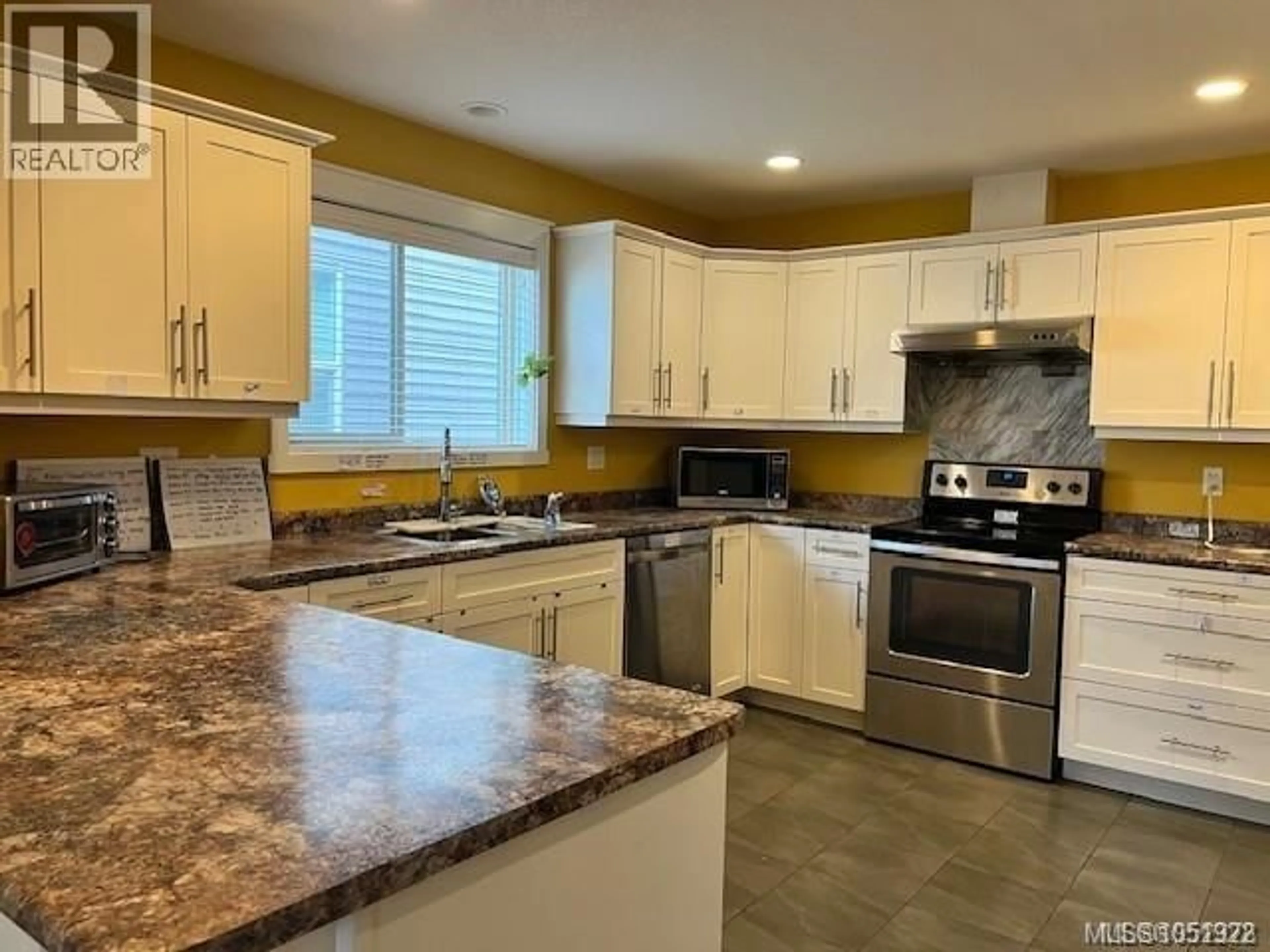 Open concept kitchen, ceramic/tile floor for 646 ALYSSA PLACE, Nanaimo British Columbia V9R3S8