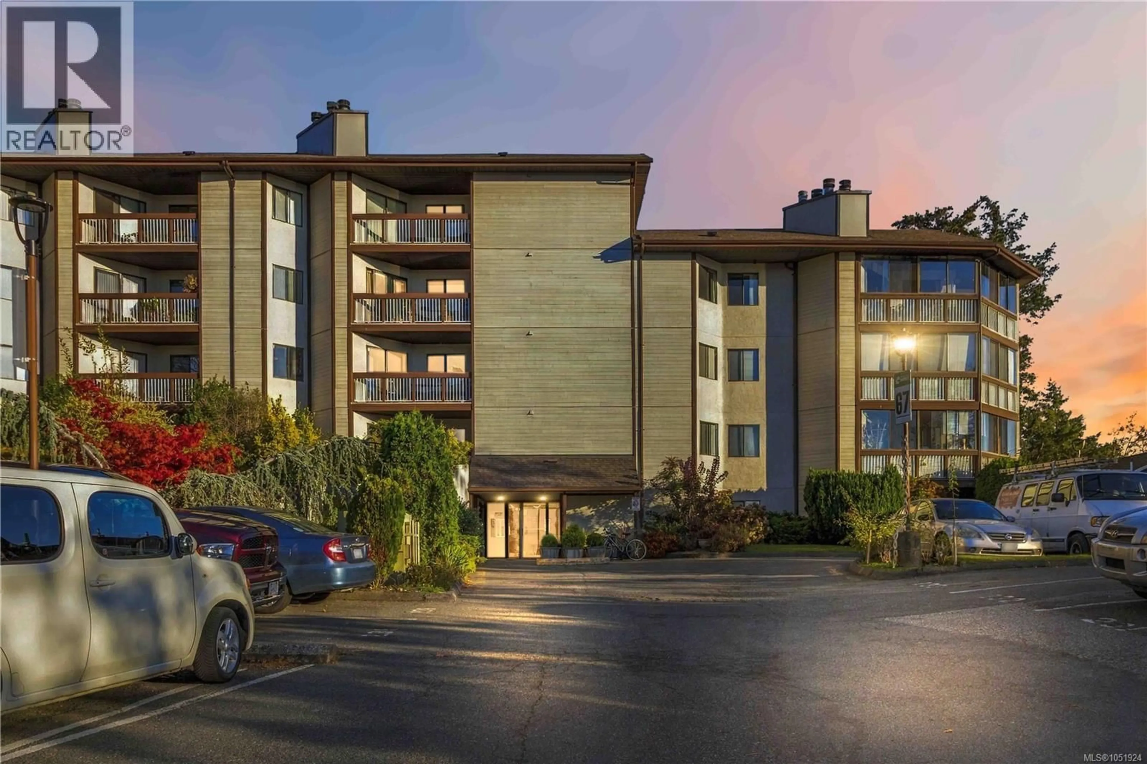 Indoor foyer for 204 - 69 GORGE ROAD WEST, Saanich British Columbia V9A1L9