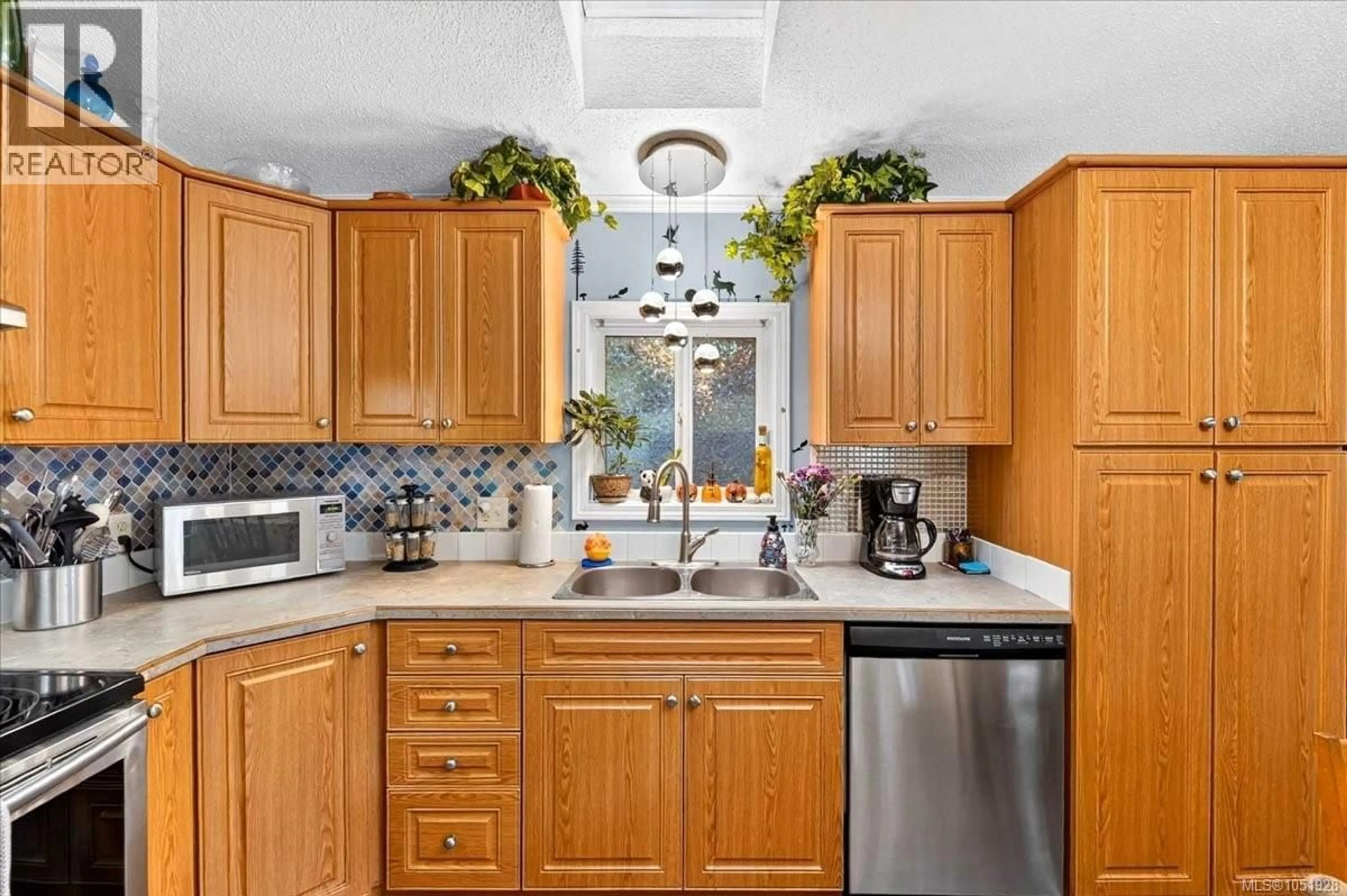 Standard kitchen, ceramic/tile floor for 3 - 10325 LAKESHORE ROAD, Port Alberni British Columbia V9Y8Z6