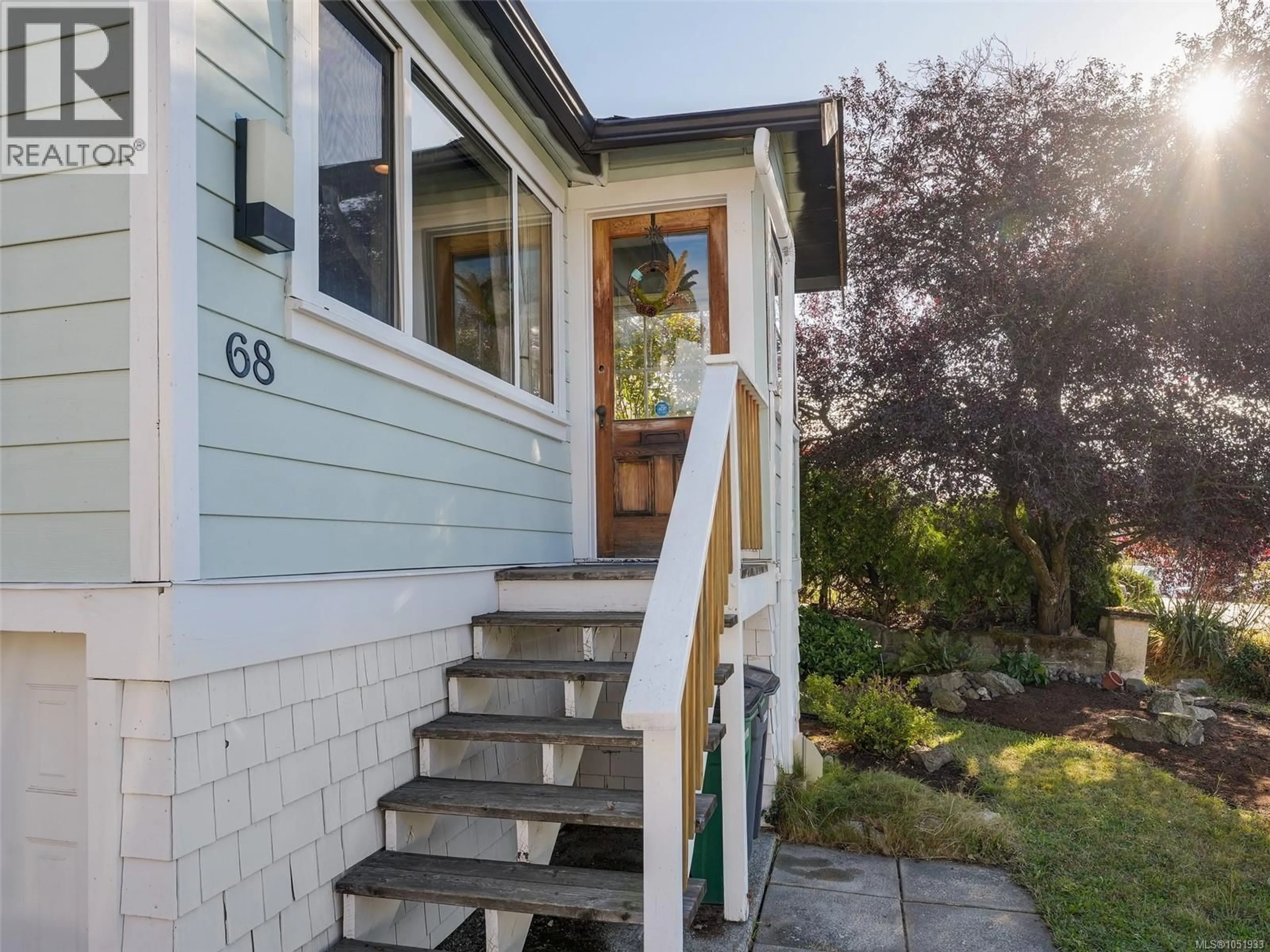 Home with vinyl exterior material, street for 68 CREASE AVENUE, Saanich British Columbia V8Z1S5