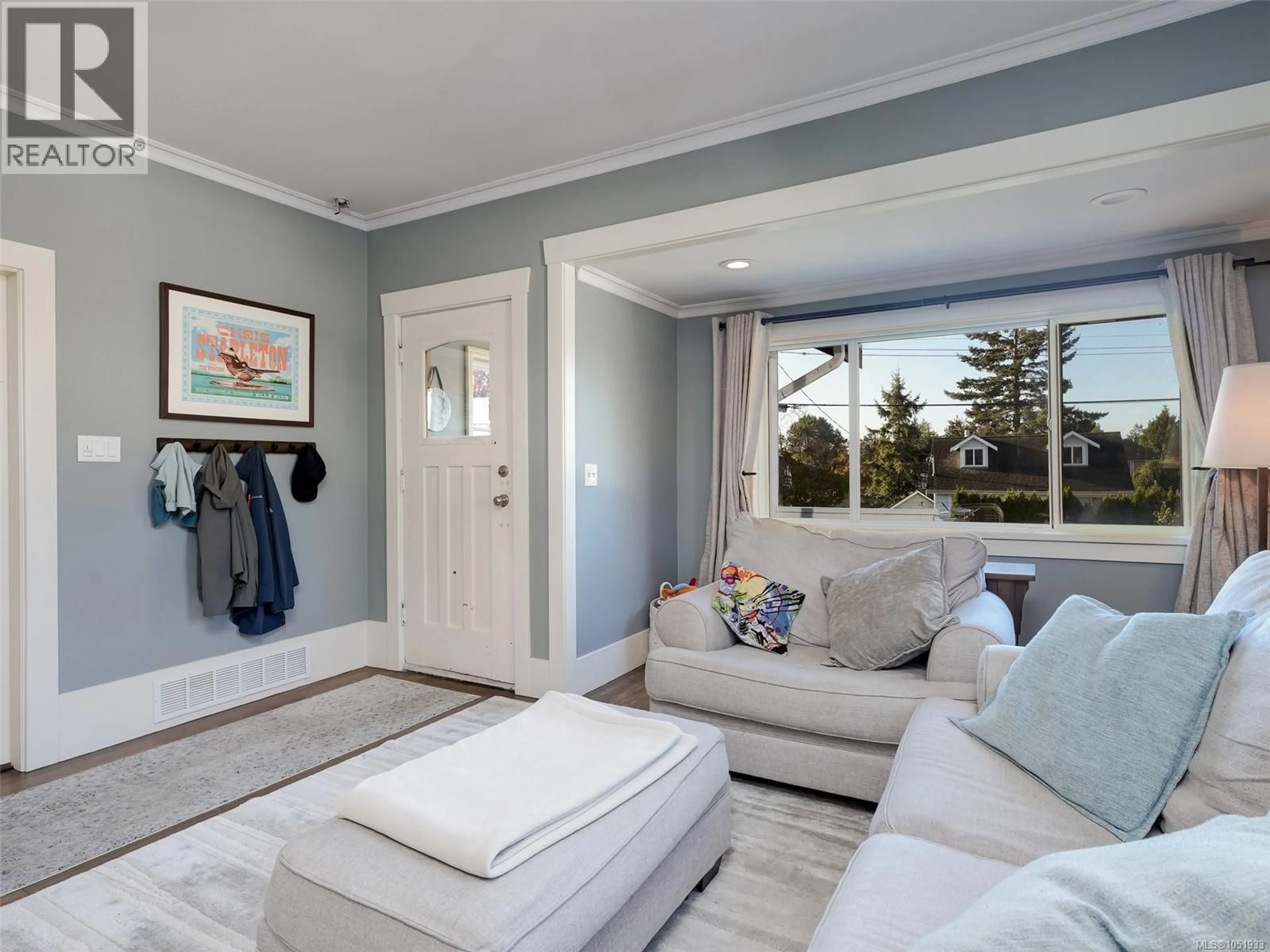 Living room with furniture, unknown for 68 CREASE AVENUE, Saanich British Columbia V8Z1S5