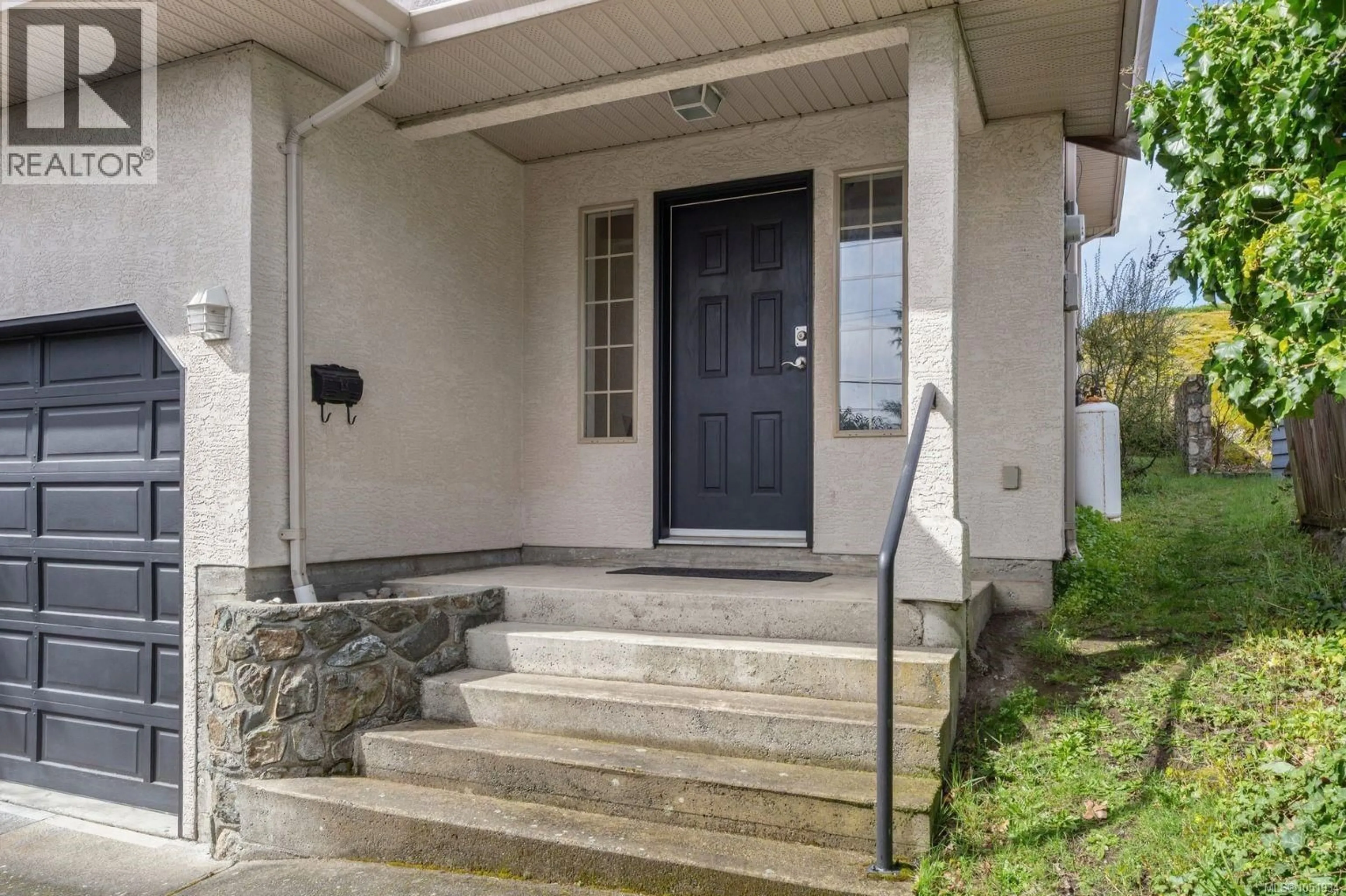 Indoor entryway for 1280 OAKMOUNT ROAD, Saanich British Columbia V8P1M2