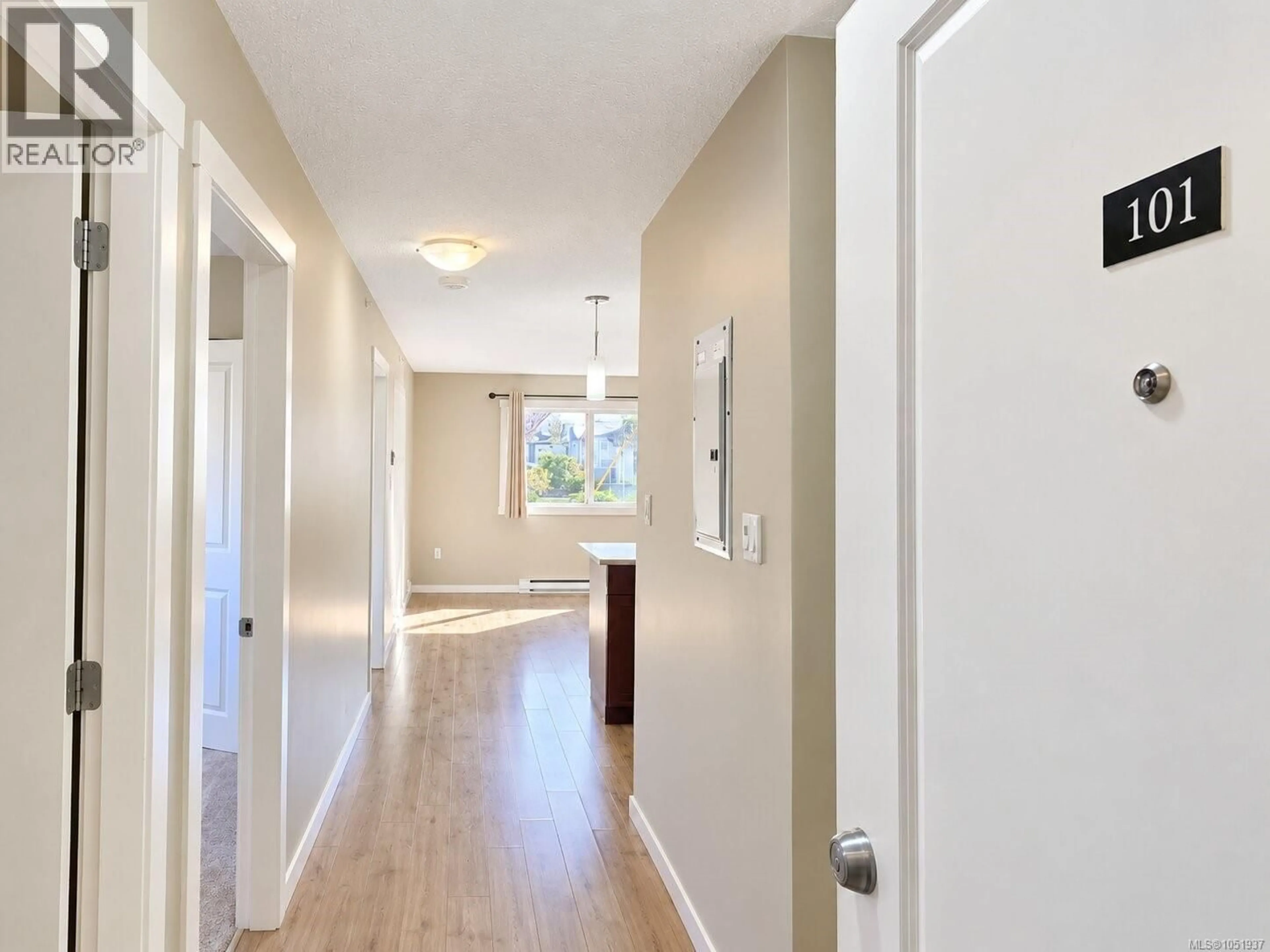 Indoor entryway for 101 - 1600 CASPERS WAY, Nanaimo British Columbia V9S1K1