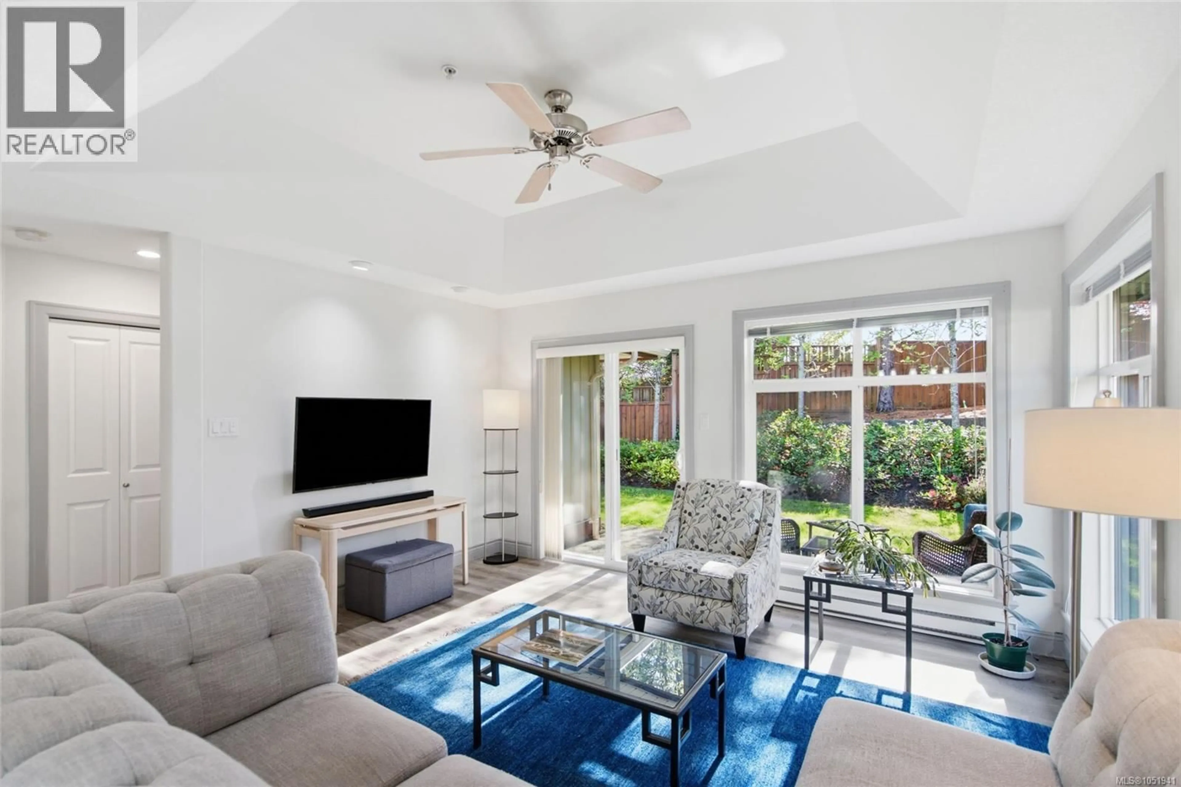 Living room with furniture, ceramic/tile floor for 4 - 340 YOUNG STREET, Parksville British Columbia V9P1C5