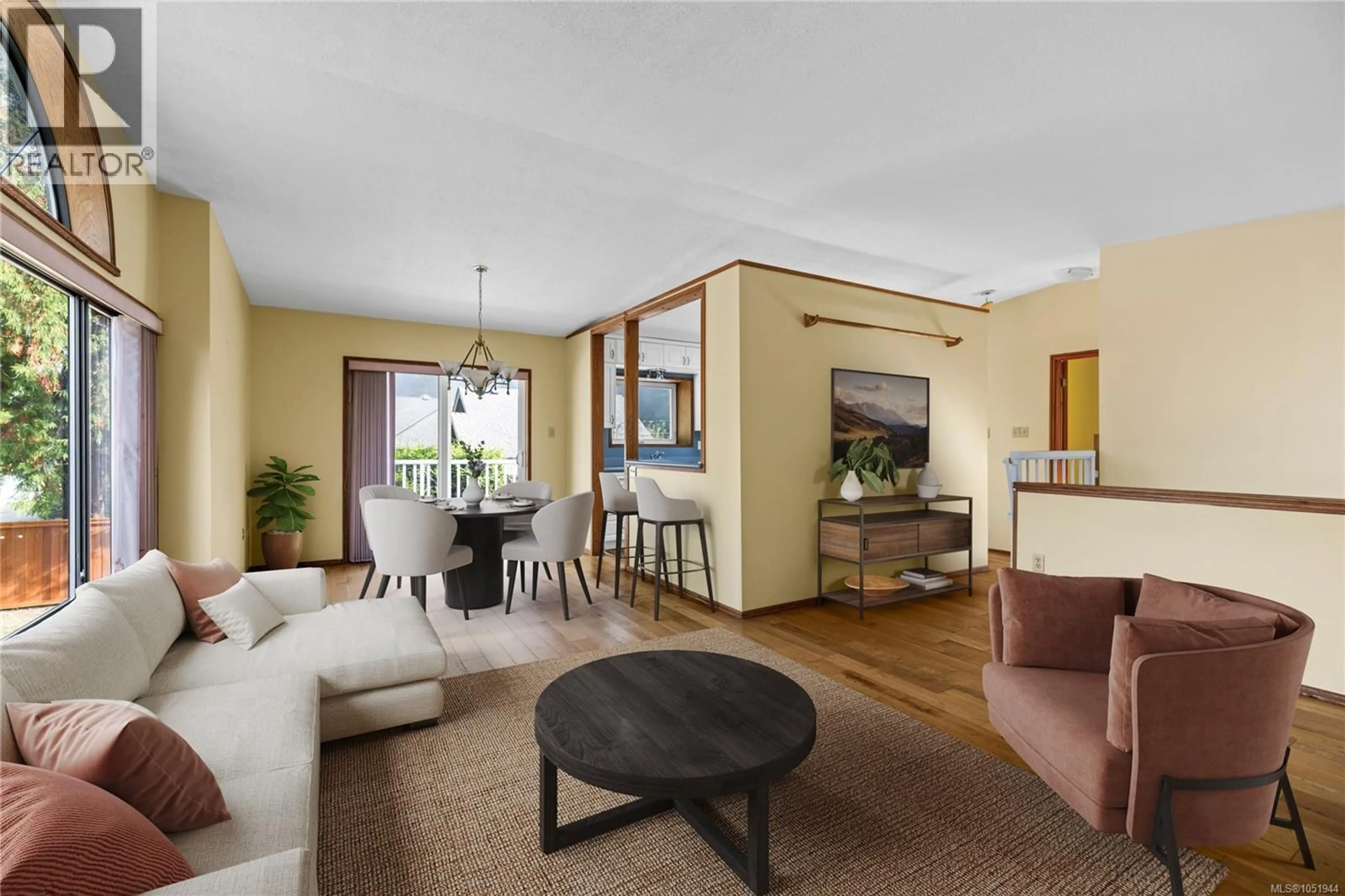 Living room with furniture, unknown for 443 HOYLAKE ROAD WEST, Qualicum Beach British Columbia V9K1J5