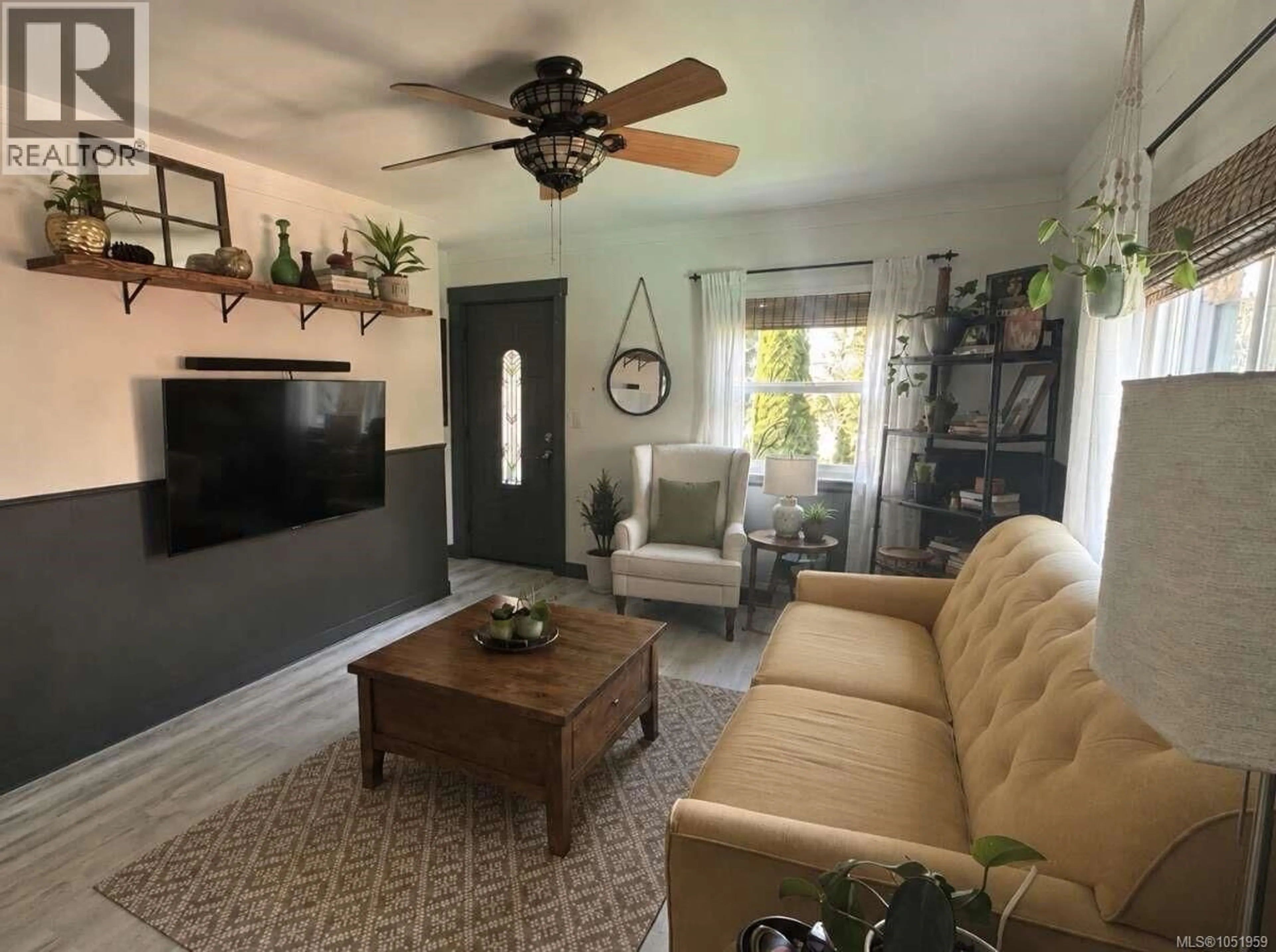 Living room with furniture, unknown for 726 BRUCE AVENUE, Nanaimo British Columbia V9R3Z4