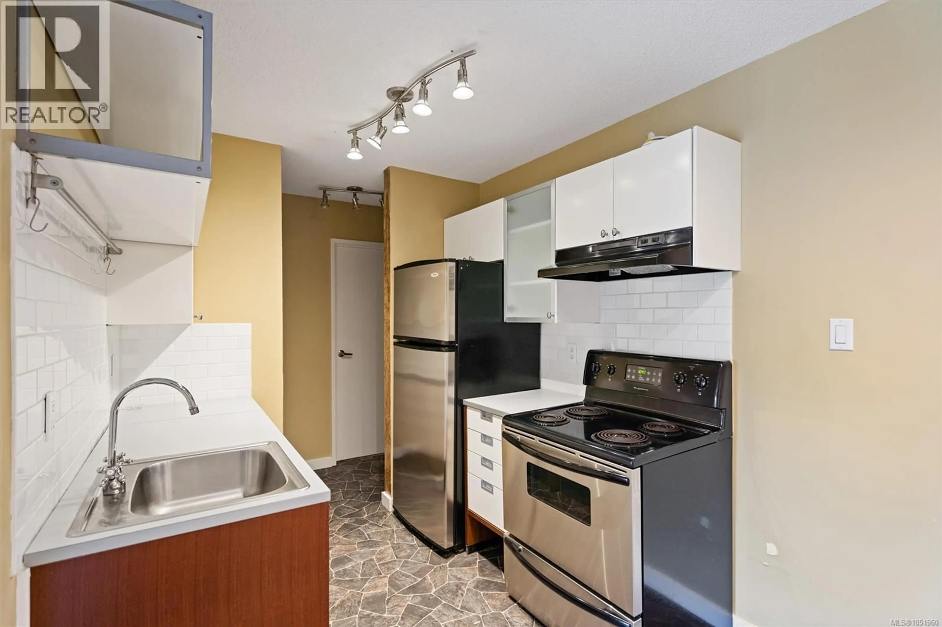 Standard kitchen, unknown for 204 - 1035 MCCLURE STREET, Victoria British Columbia V8V3G1