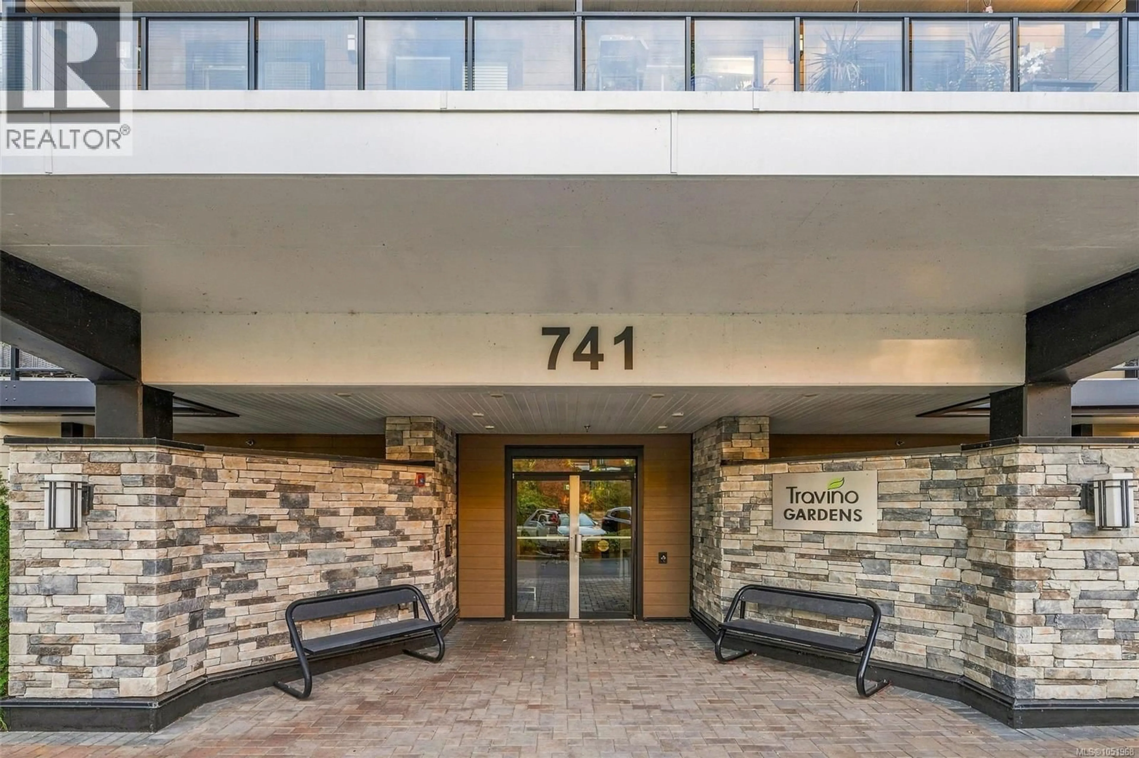 Indoor foyer for 207 - 741 TRAVINO LANE, Saanich British Columbia V8Z0G3