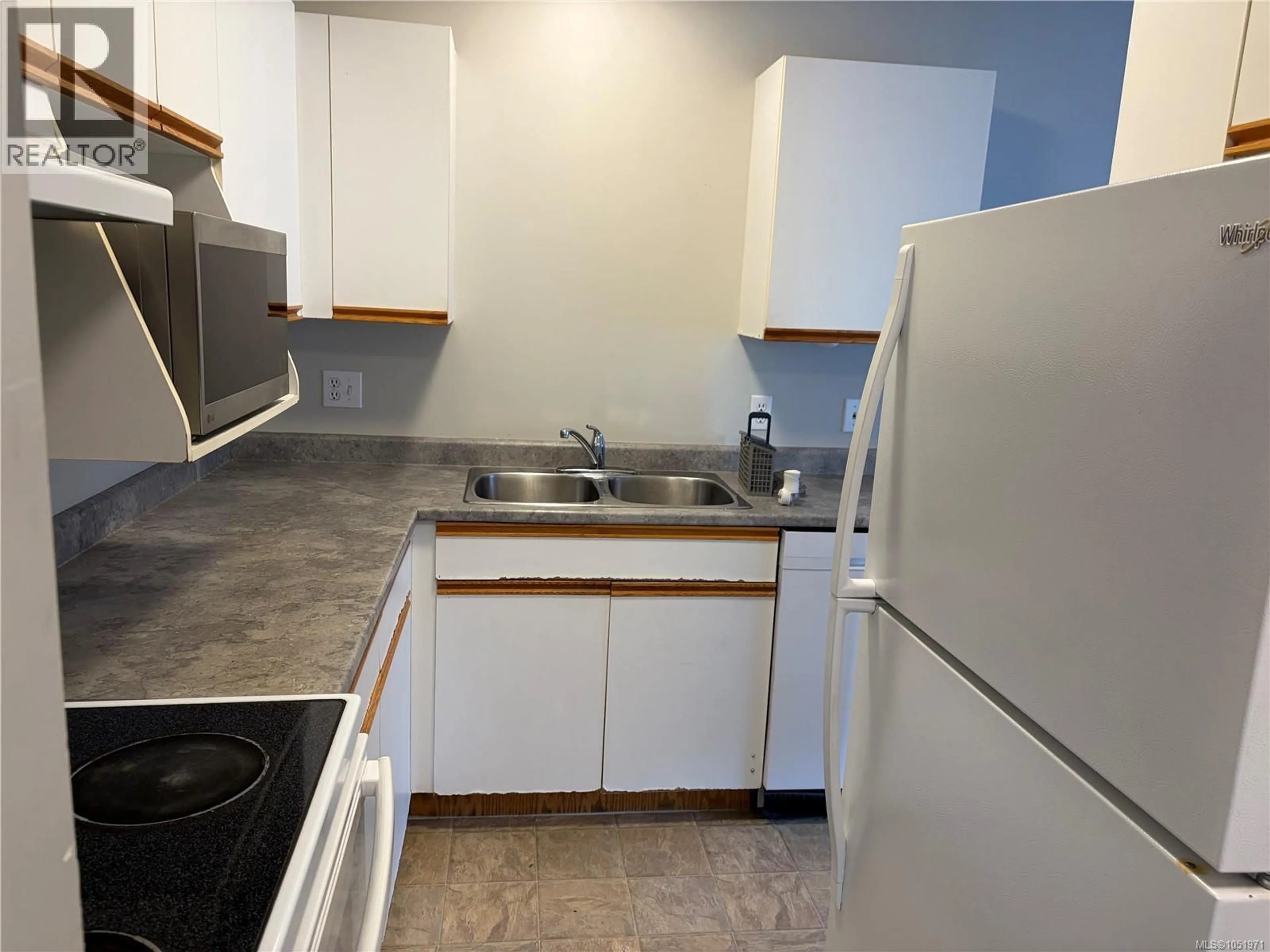 Standard kitchen, unknown for 203 - 123 BACK ROAD, Courtenay British Columbia V9N3W5