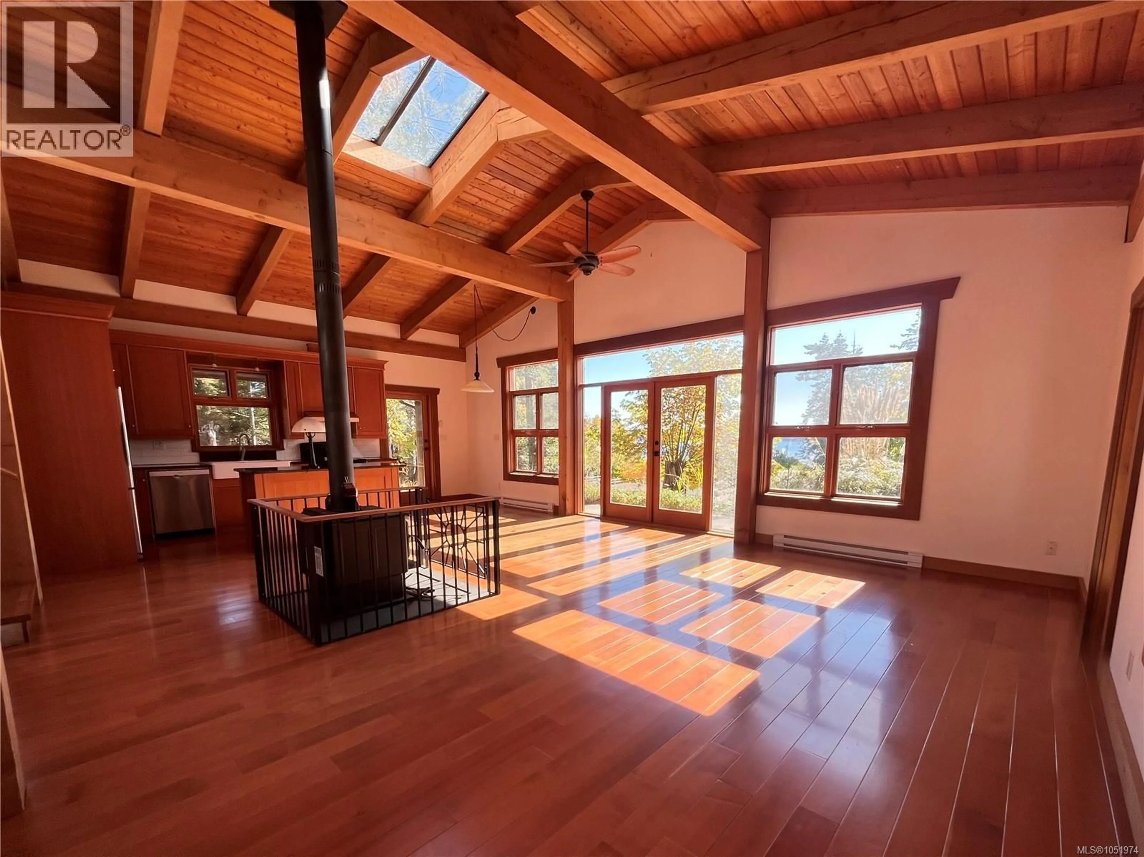 Indoor foyer for 1955 GARLAND DRIVE, Gabriola Island British Columbia V0R1X6