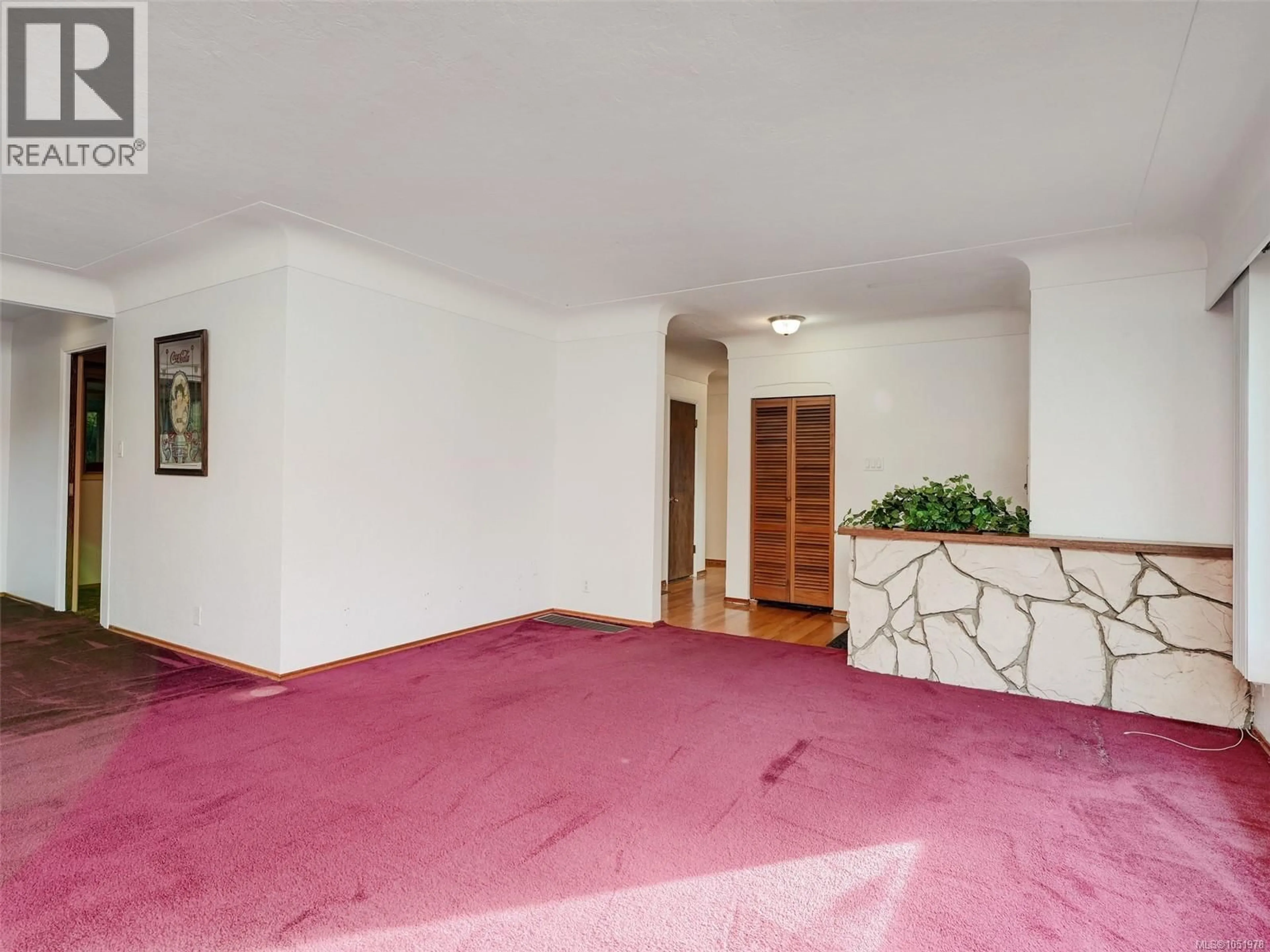 Indoor foyer for 1614 RICHARDSON STREET, Victoria British Columbia V8S1R4