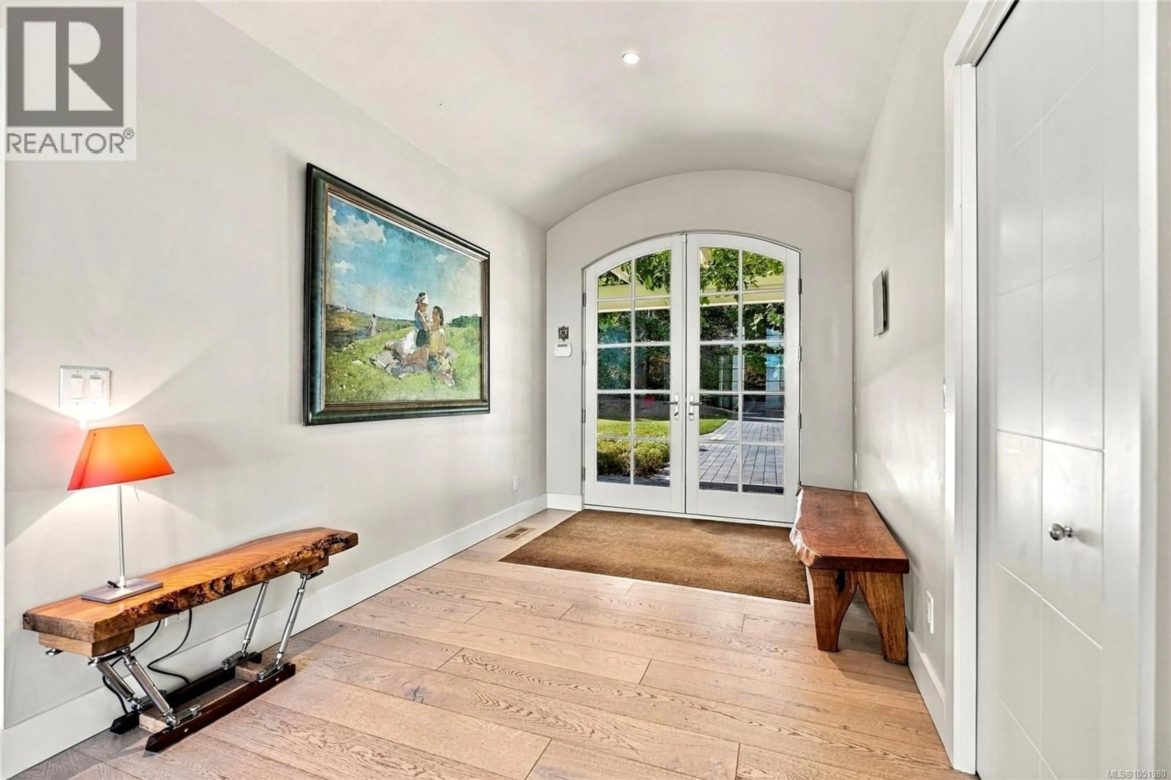Indoor entryway for 377 SEYMOUR HEIGHTS, Salt Spring British Columbia V8K2B6