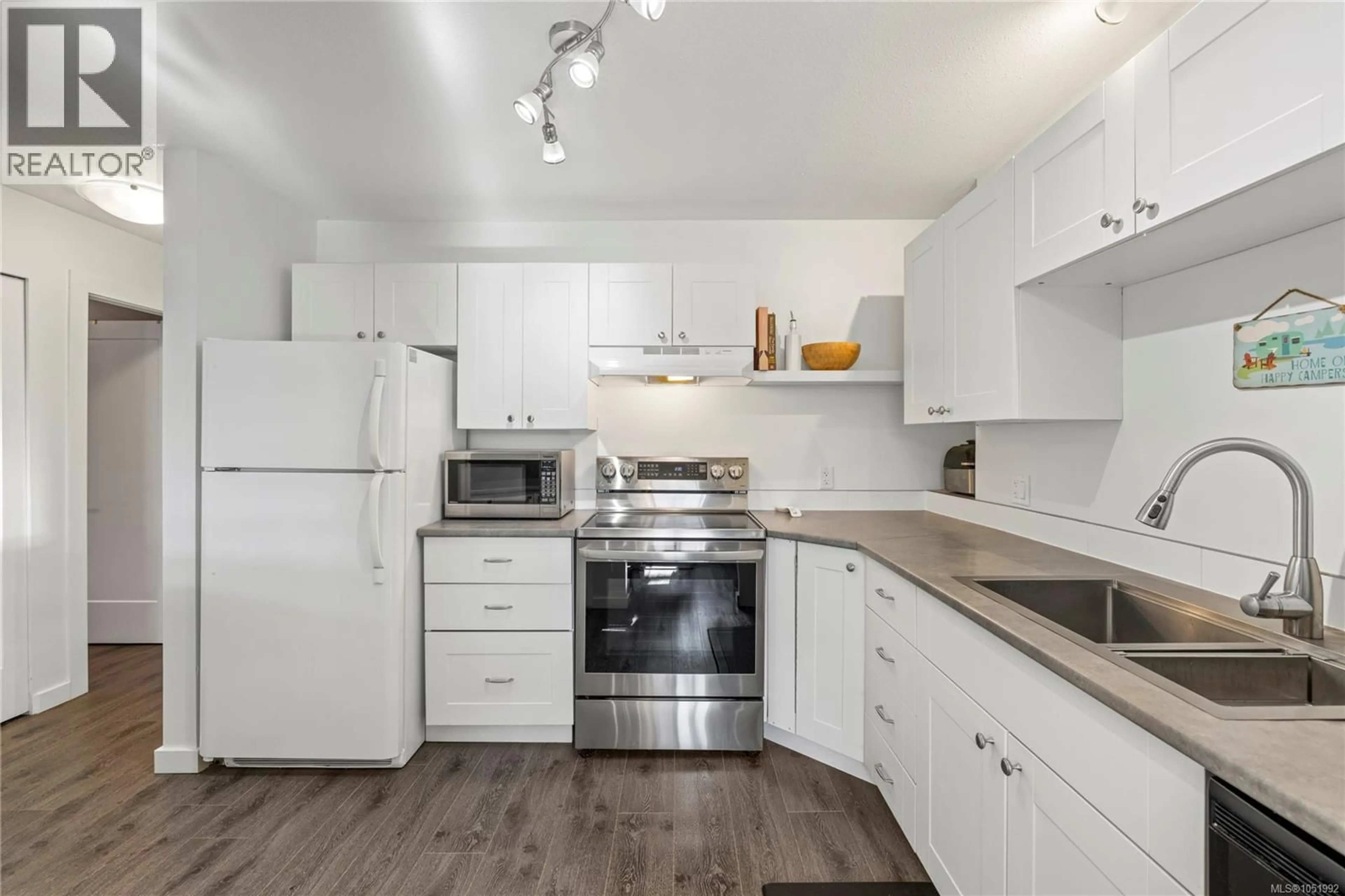 Standard kitchen, unknown for 214 - 3185 BARONS ROAD, Nanaimo British Columbia V9T5T3