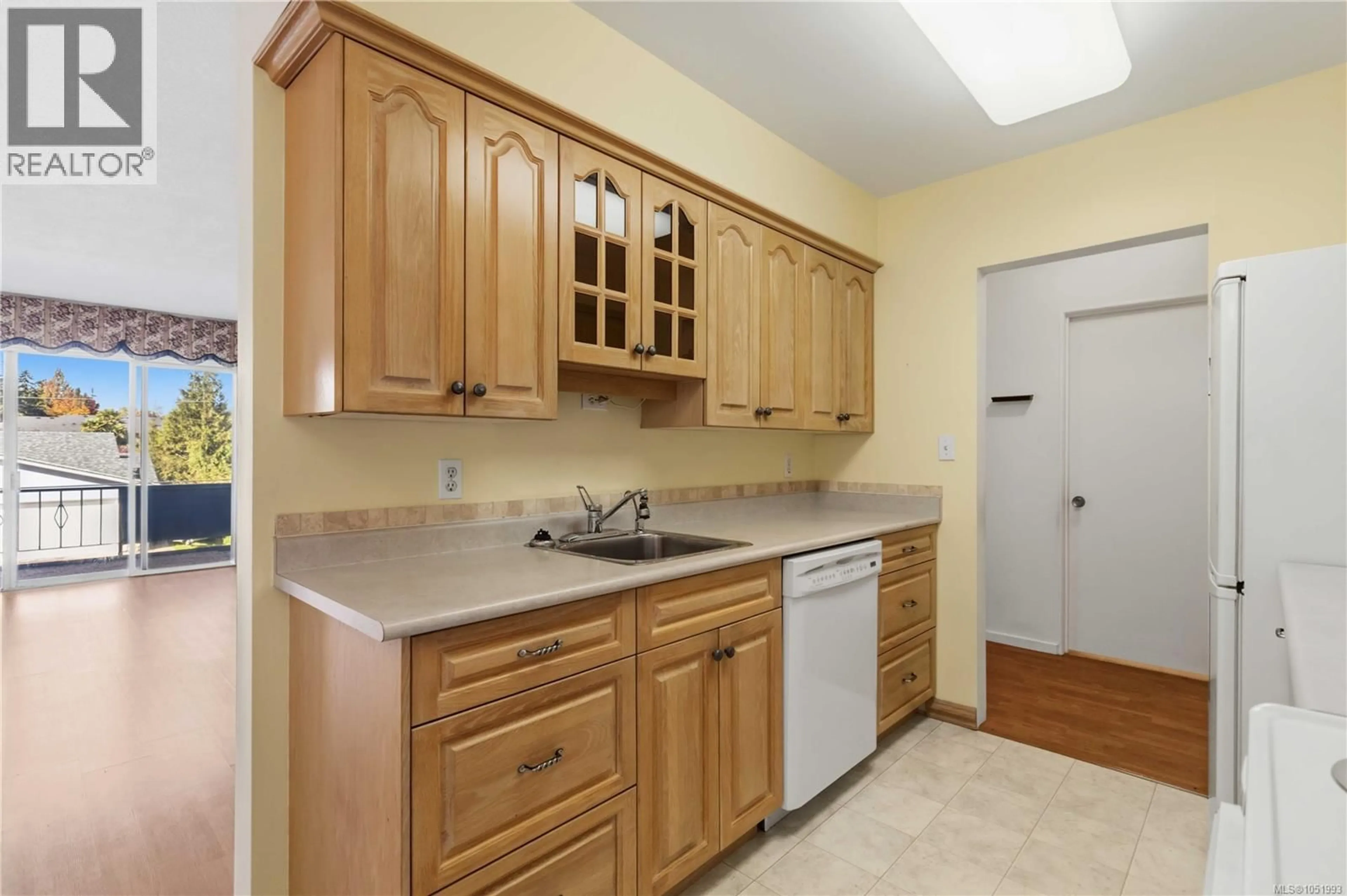 Standard kitchen, unknown for 207 - 9560 FIFTH STREET, Sidney British Columbia V8L2W5