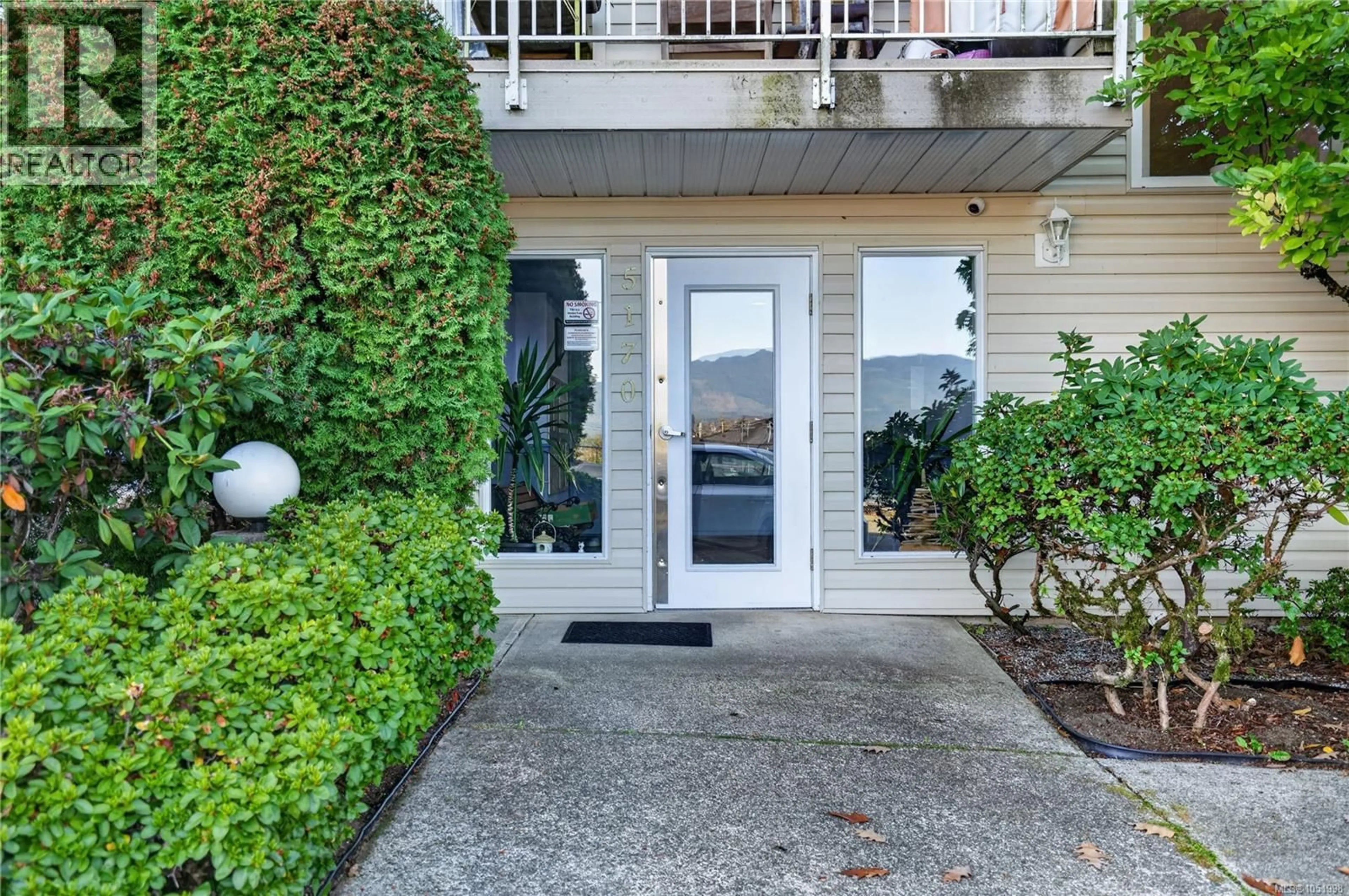 Indoor entryway for 304 - 5170 ANGUS STREET, Port Alberni British Columbia V9Y8E7