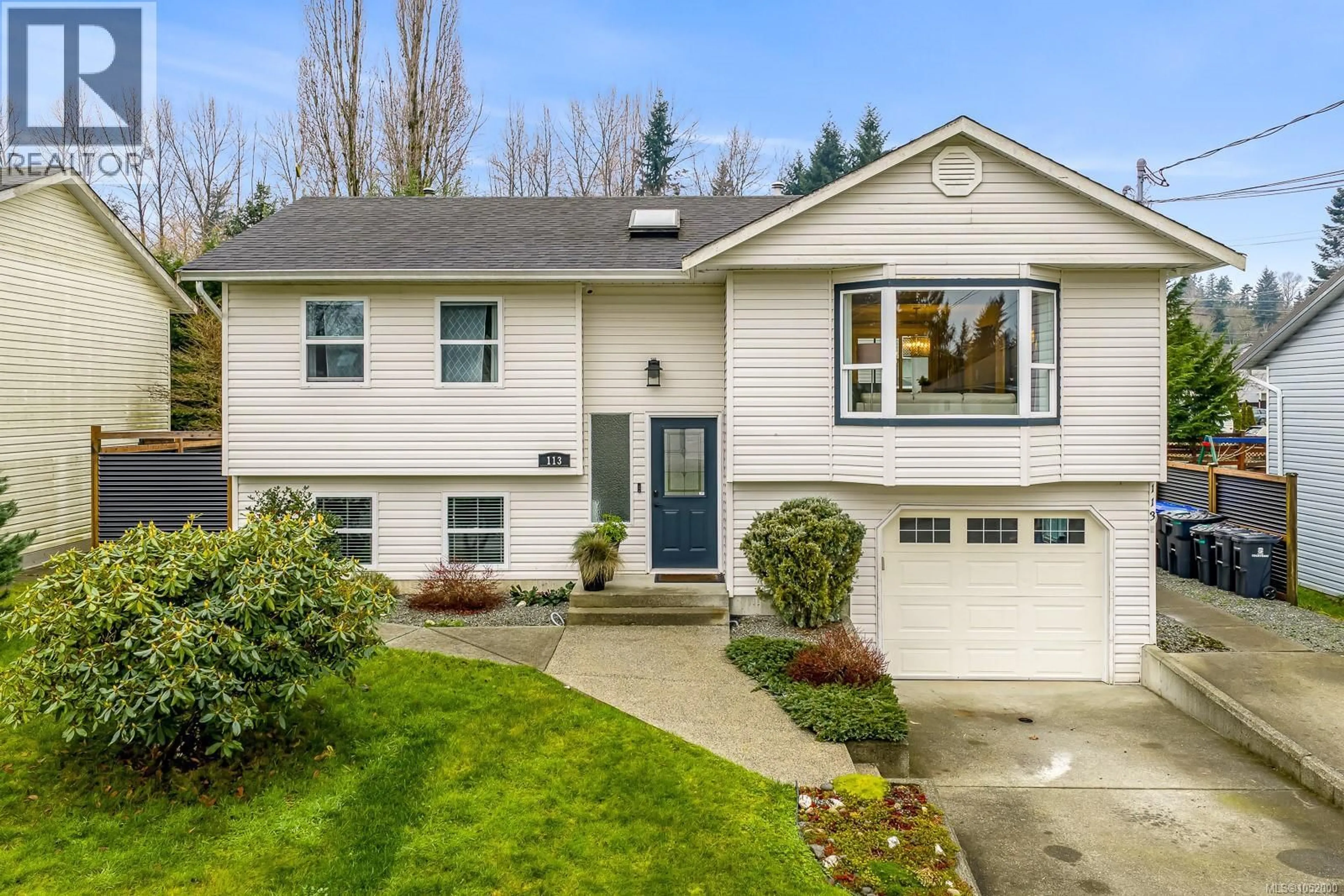 Home with vinyl exterior material, street for 113 MITCHELL PLACE, Courtenay British Columbia V9N8P3