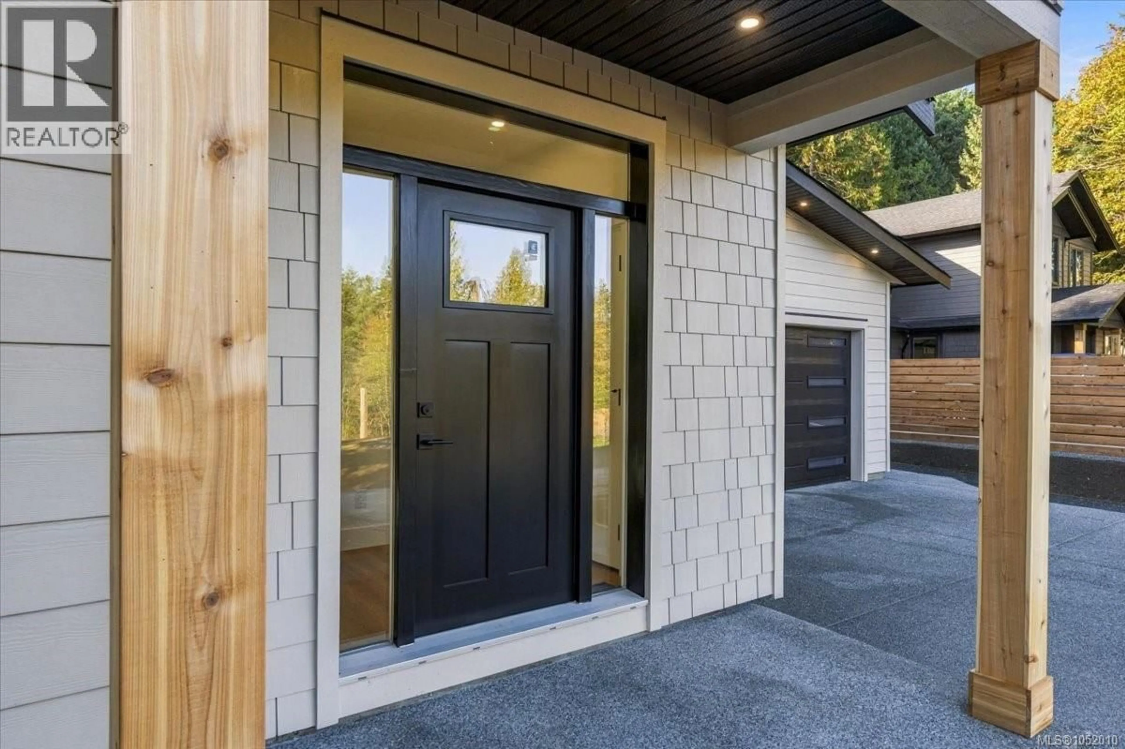Indoor entryway for 8015 RIDGE ROAD, Lantzville British Columbia V0R2H0