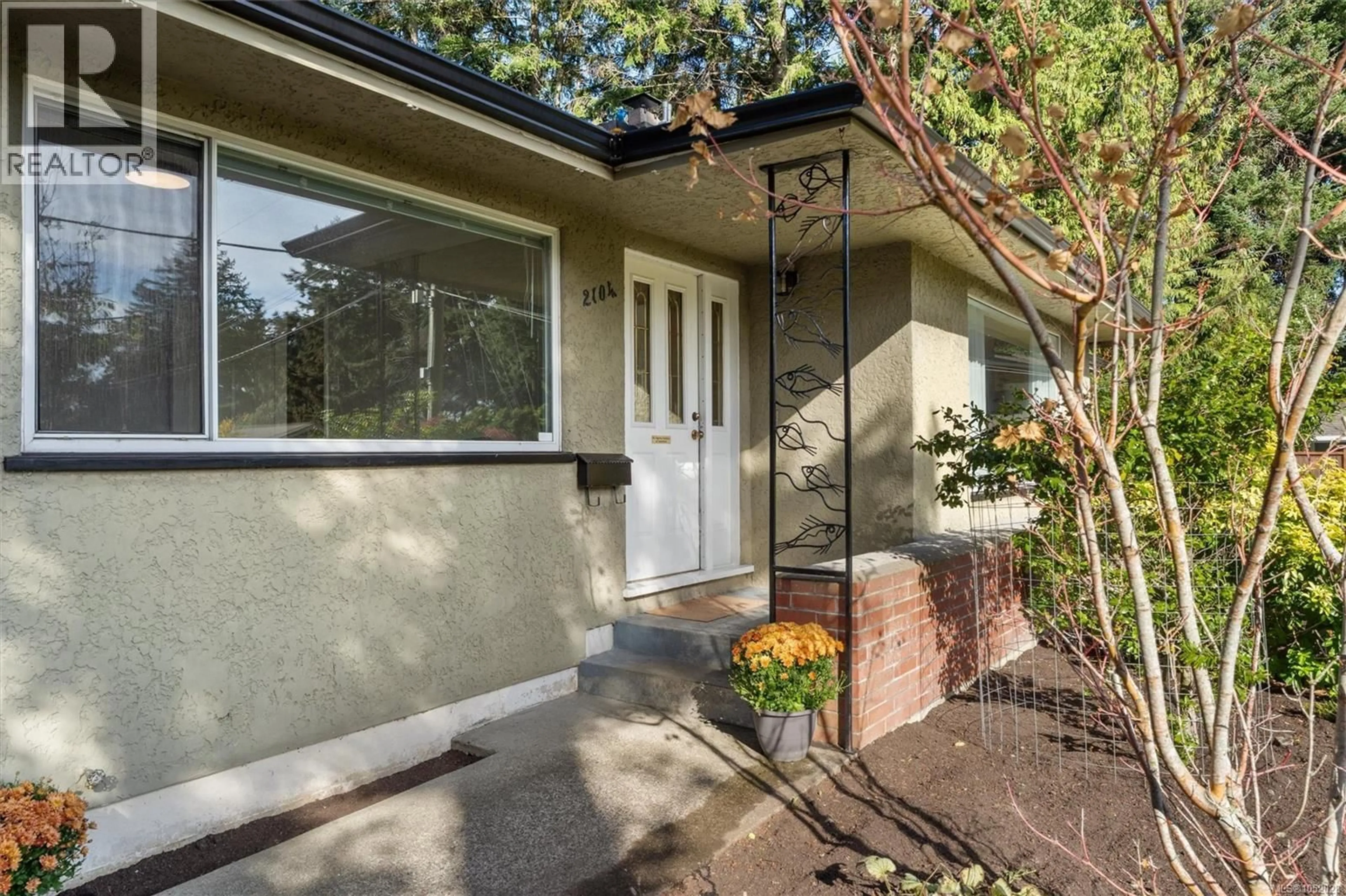 Unknown for 2104 WENMAN DRIVE, Saanich British Columbia V8N2S2
