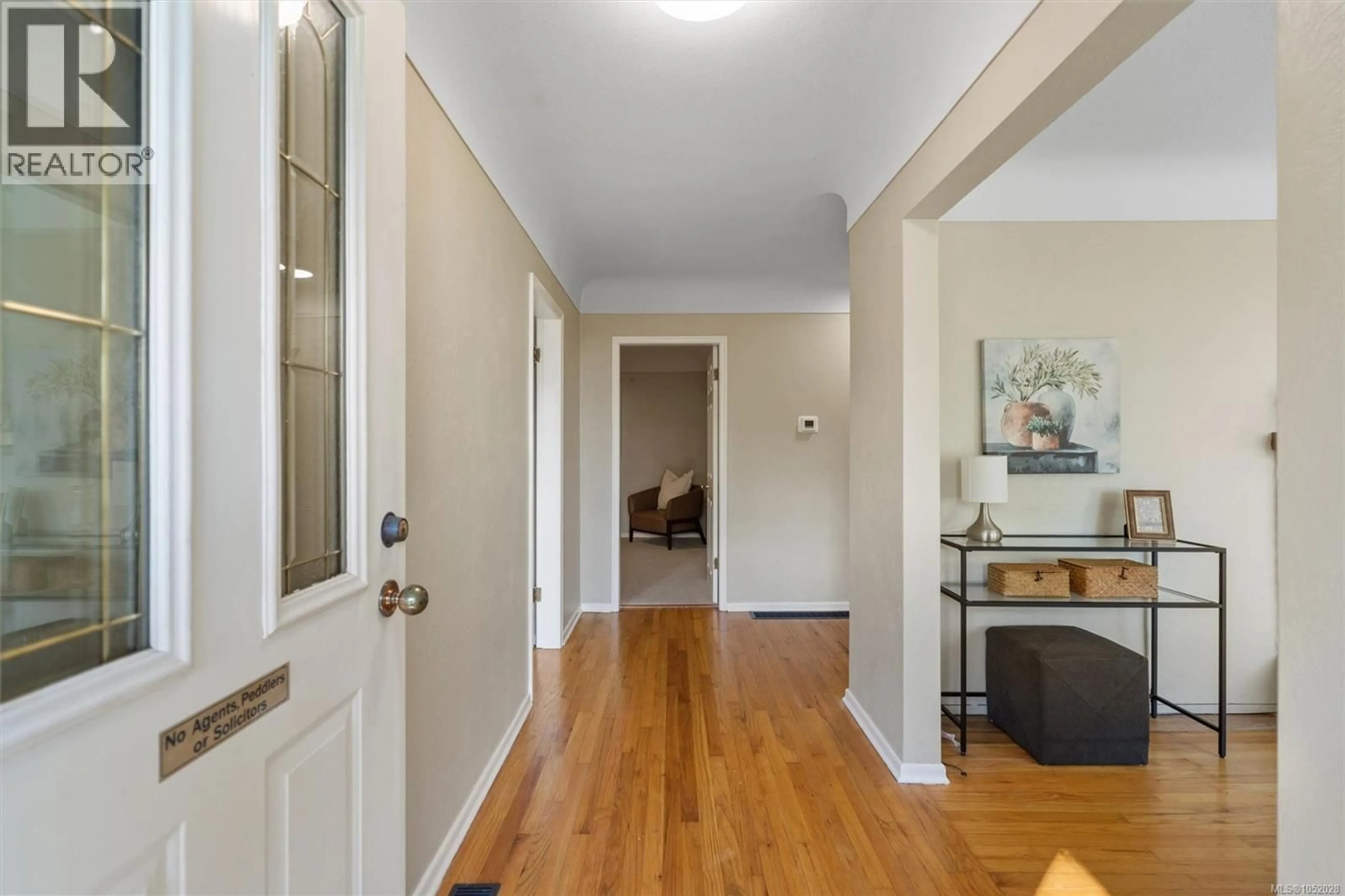 Indoor entryway for 2104 WENMAN DRIVE, Saanich British Columbia V8N2S2