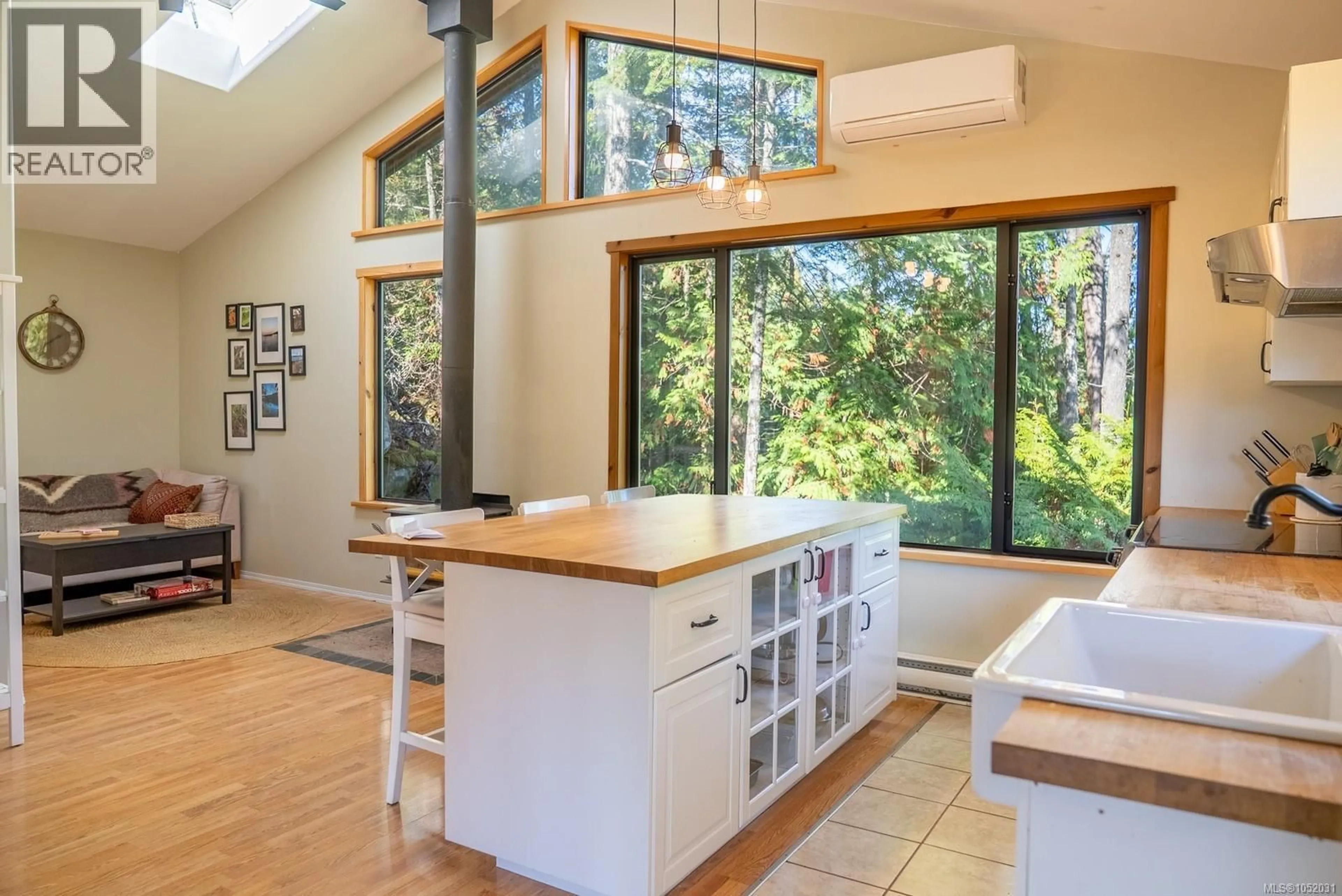 Open concept kitchen, unknown for 4318 PORT WASHINGTON ROAD, Pender Island British Columbia V0N2M1