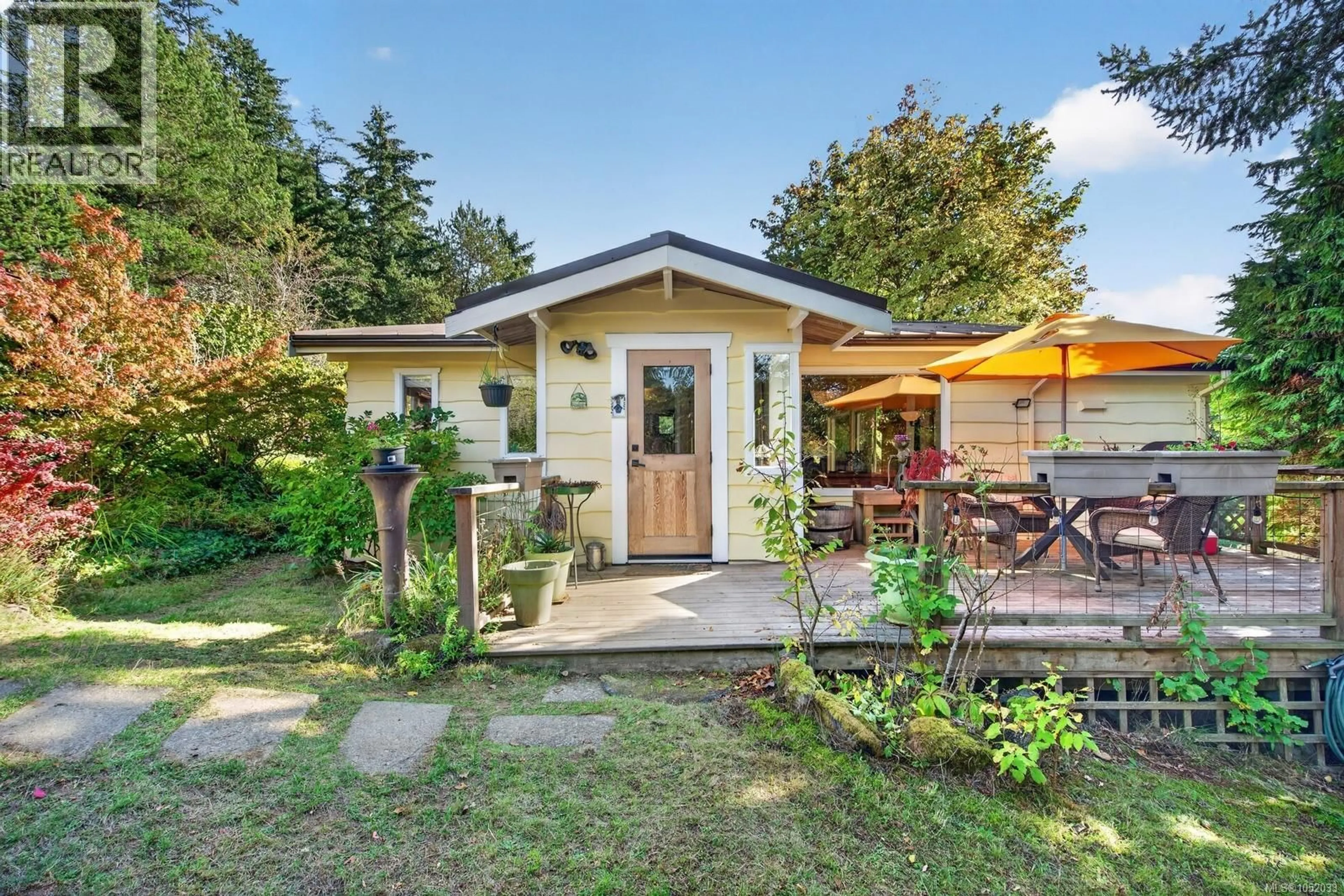 Patio, street for 130 BOOTH CANAL ROAD, Salt Spring British Columbia V8K2N3