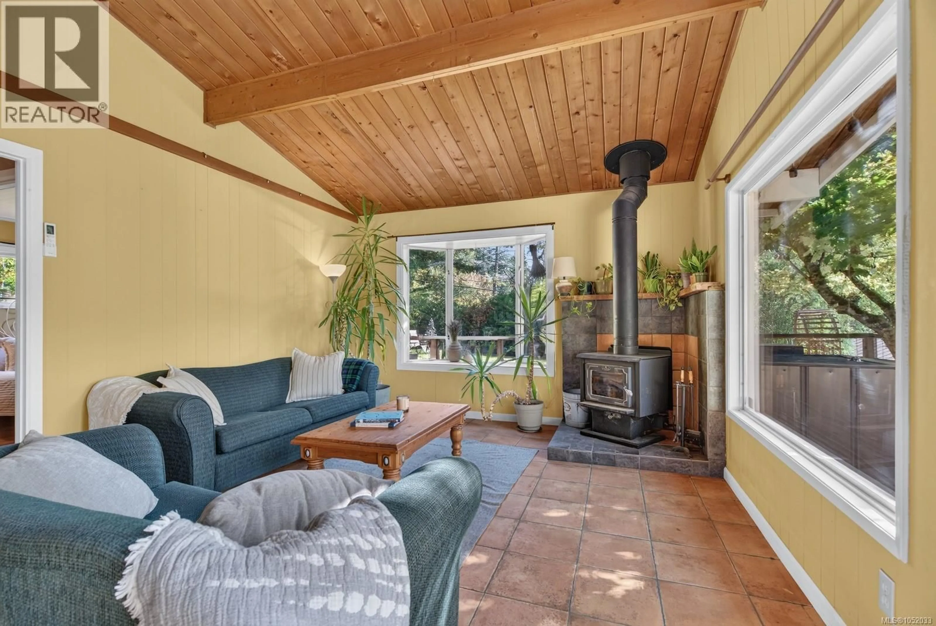 Living room with furniture, unknown for 130 BOOTH CANAL ROAD, Salt Spring British Columbia V8K2N3