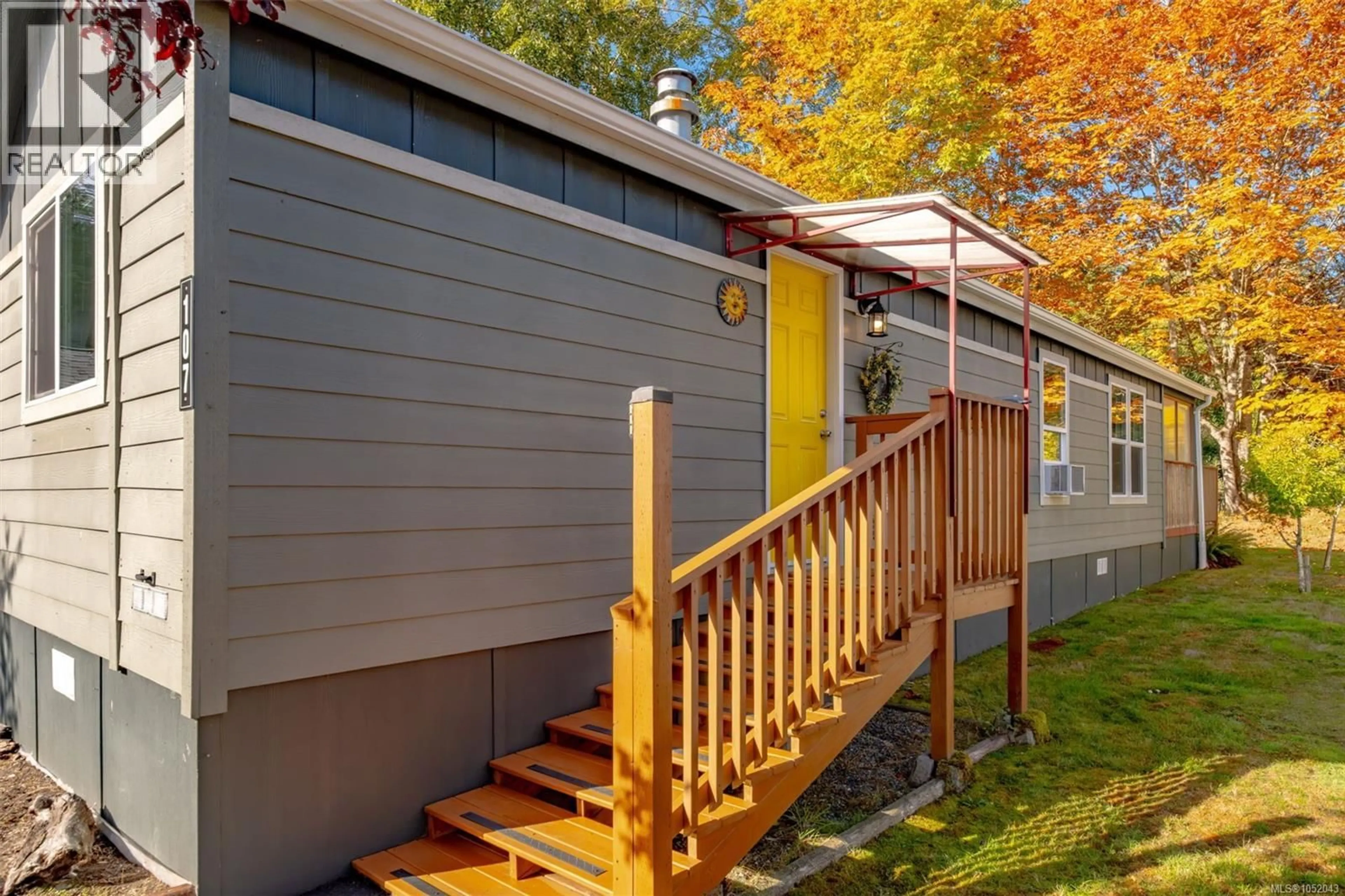 Home with vinyl exterior material, street for 107 - 3042 RIVER ROAD, Chemainus British Columbia V0R1K3
