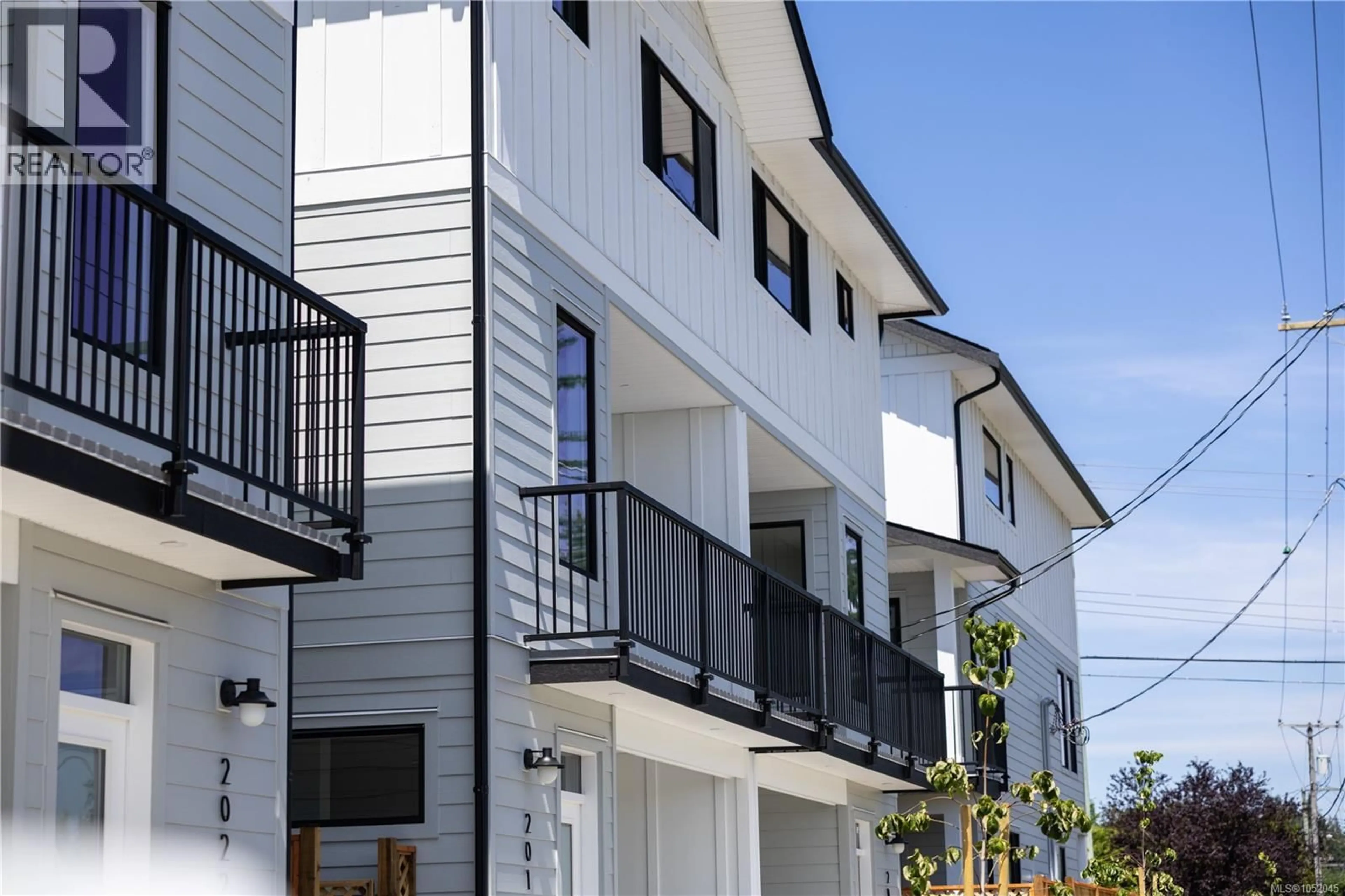 Home with vinyl exterior material, street for 2016A GALERNO ROAD, Campbell River British Columbia V9W0A2