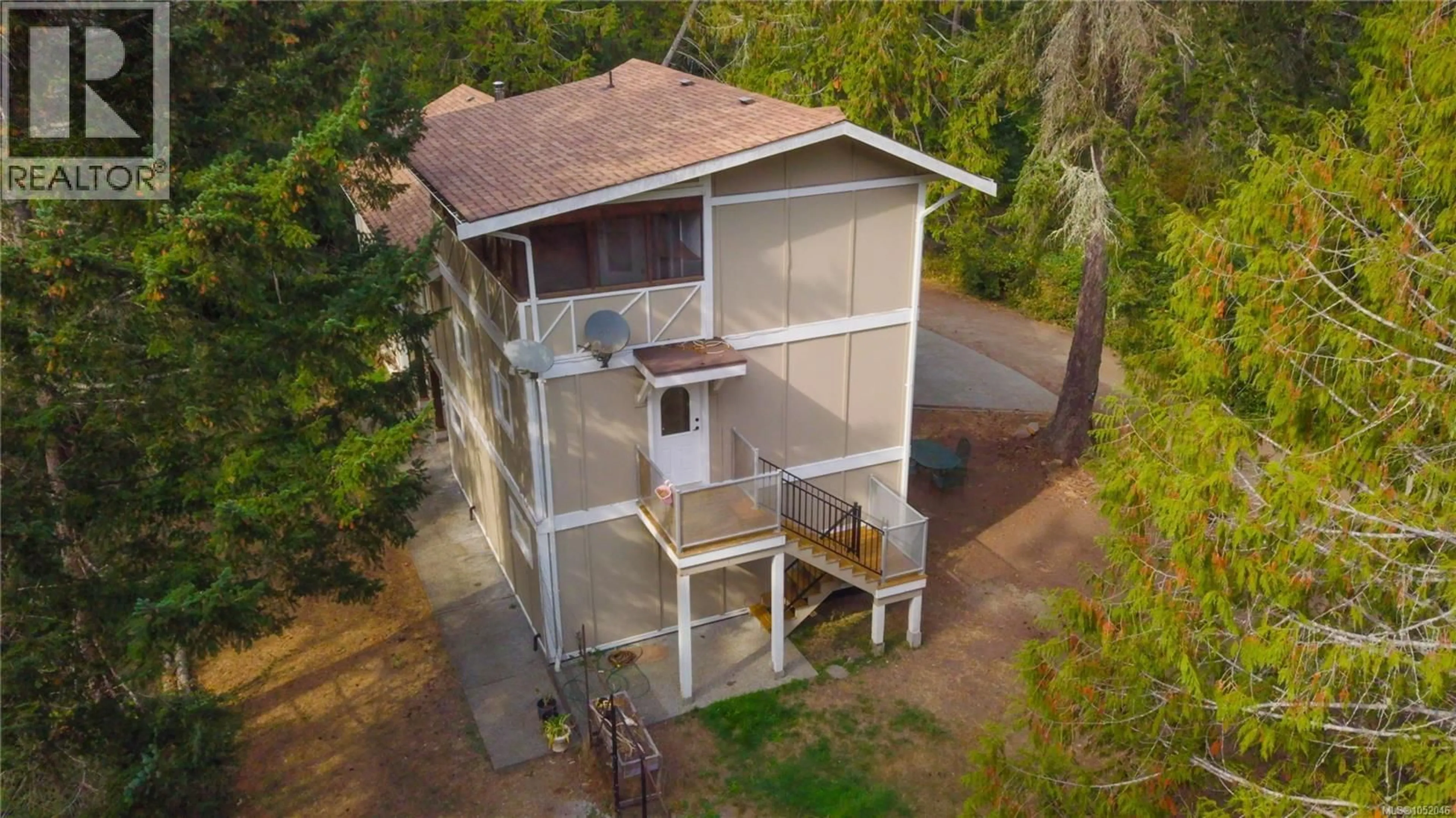 A pic from outside/outdoor area/front of a property/back of a property/a pic from drone, building for 9891 SPALDING ROAD, Pender Island British Columbia V0N2M3