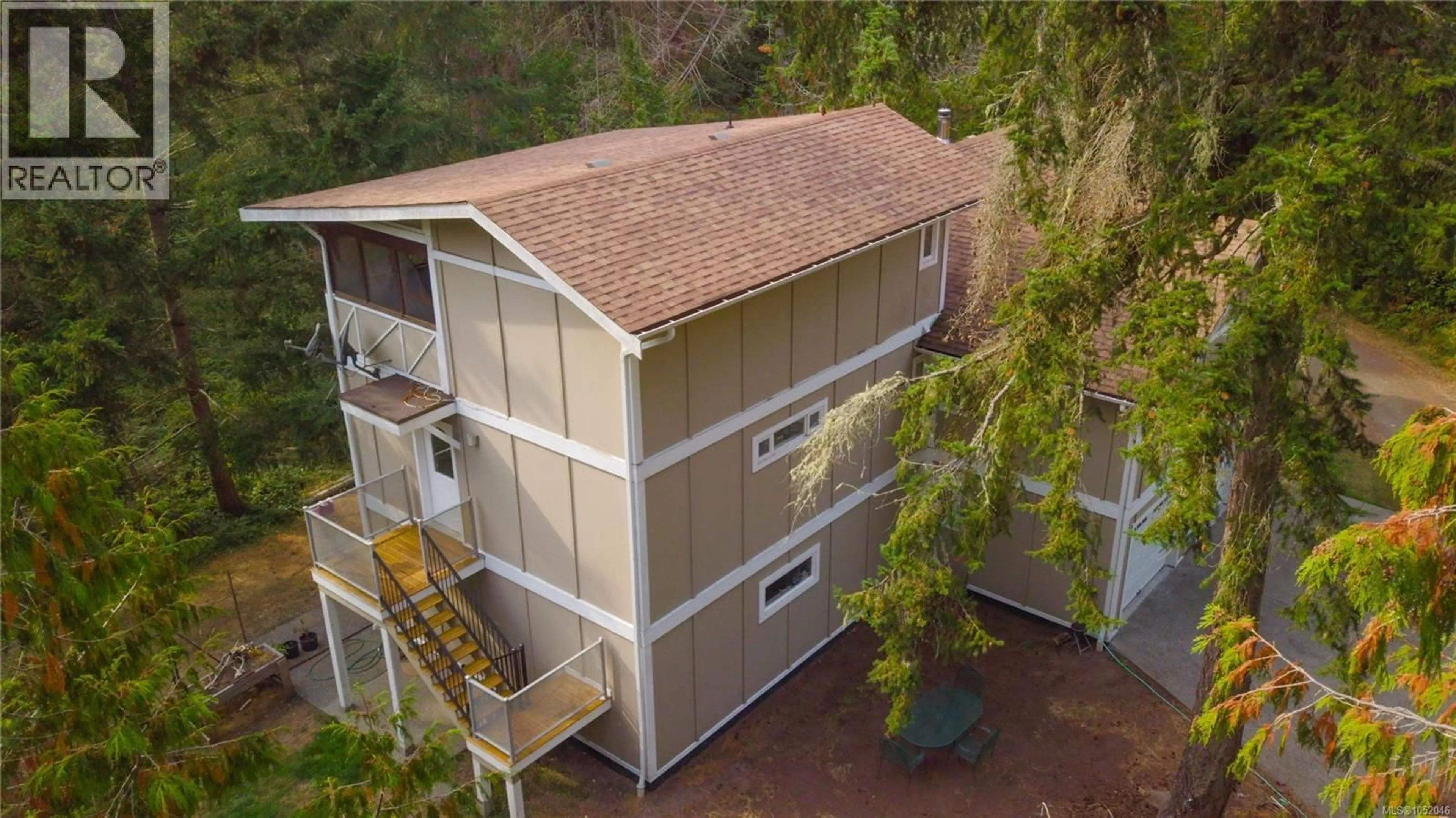 A pic from outside/outdoor area/front of a property/back of a property/a pic from drone, building for 9891 SPALDING ROAD, Pender Island British Columbia V0N2M3