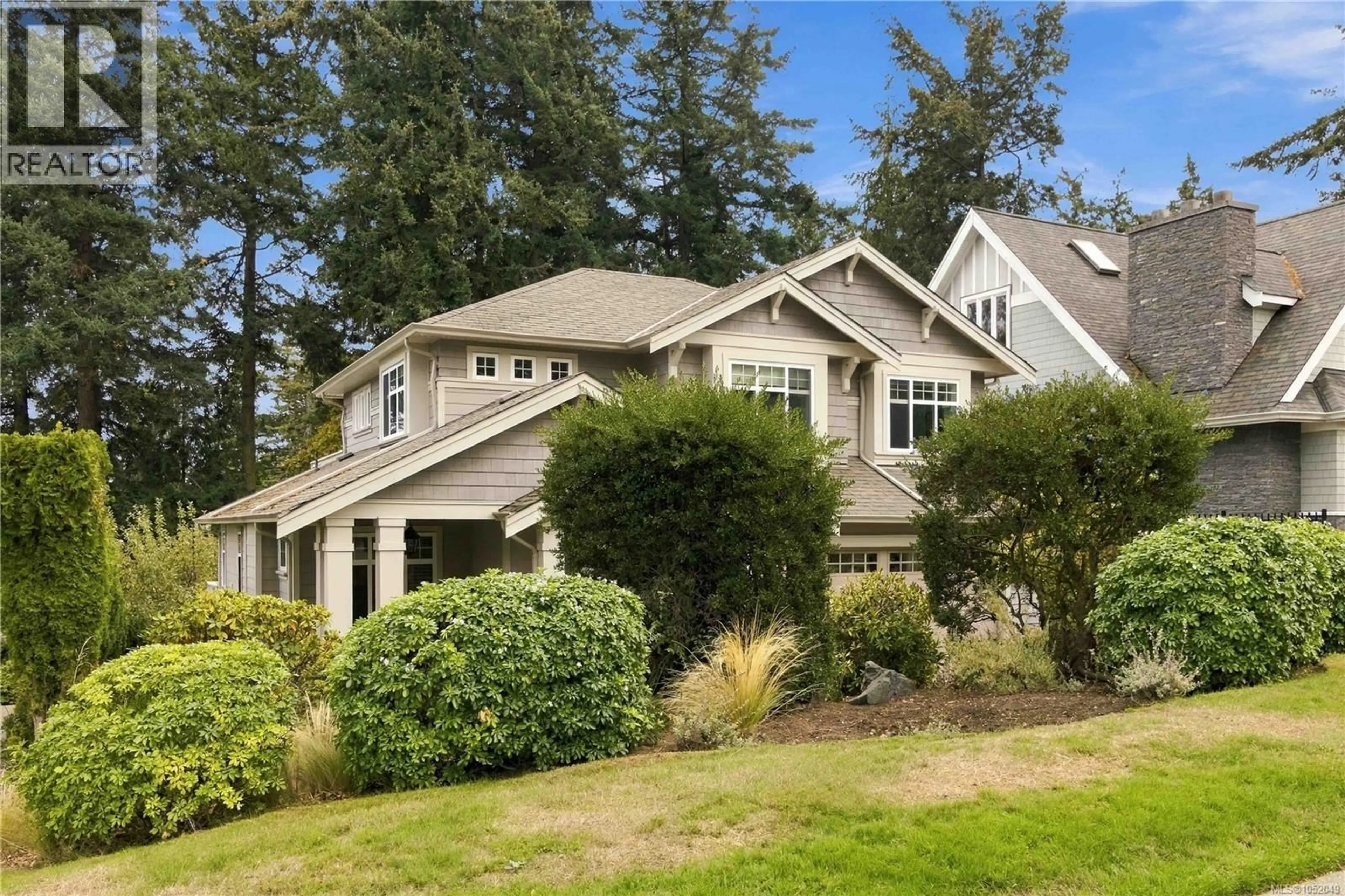 Home with vinyl exterior material, unknown for 4529 SEAWOOD TERRACE, Saanich British Columbia V8N3W1