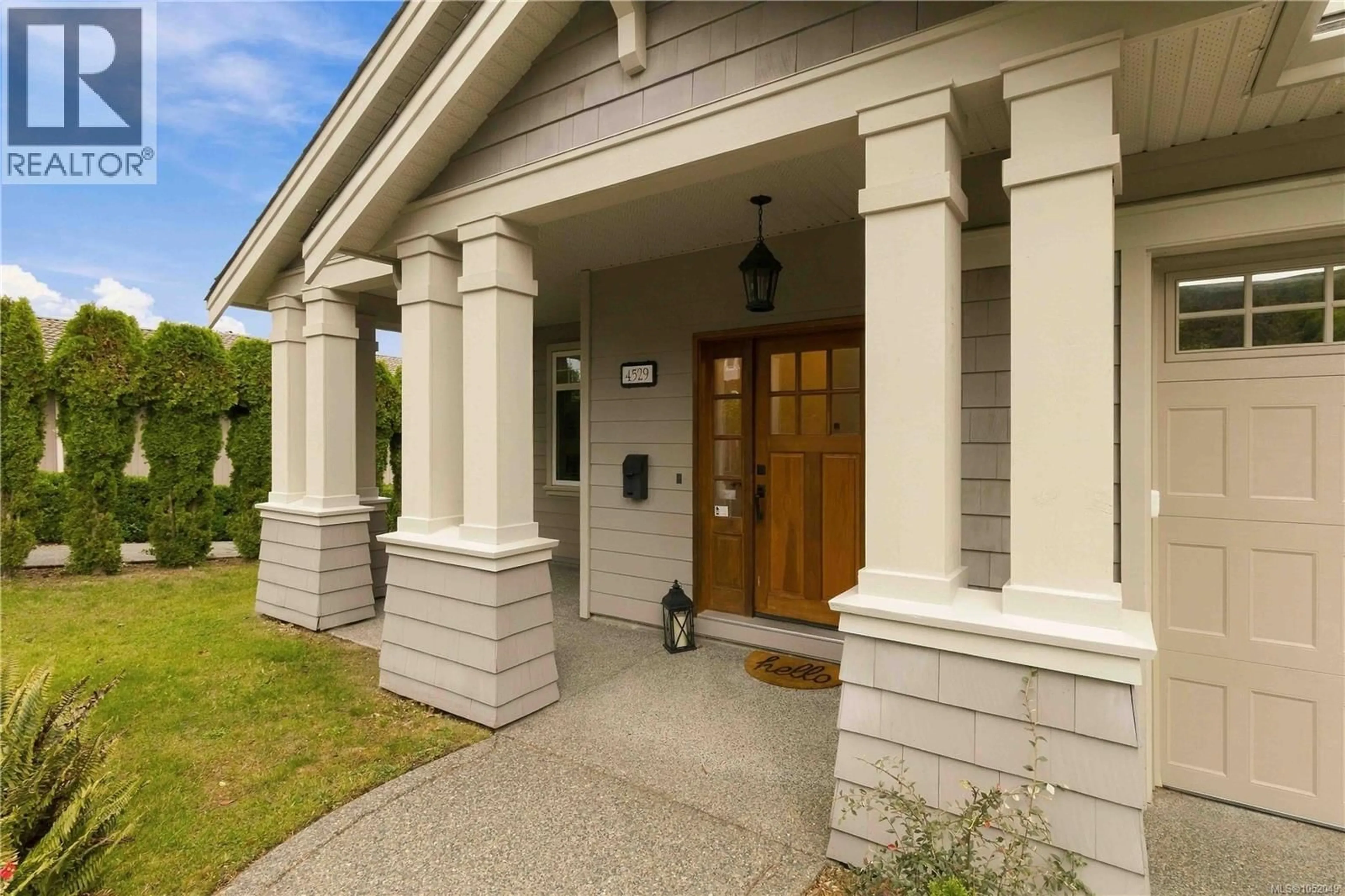 Unknown for 4529 SEAWOOD TERRACE, Saanich British Columbia V8N3W1