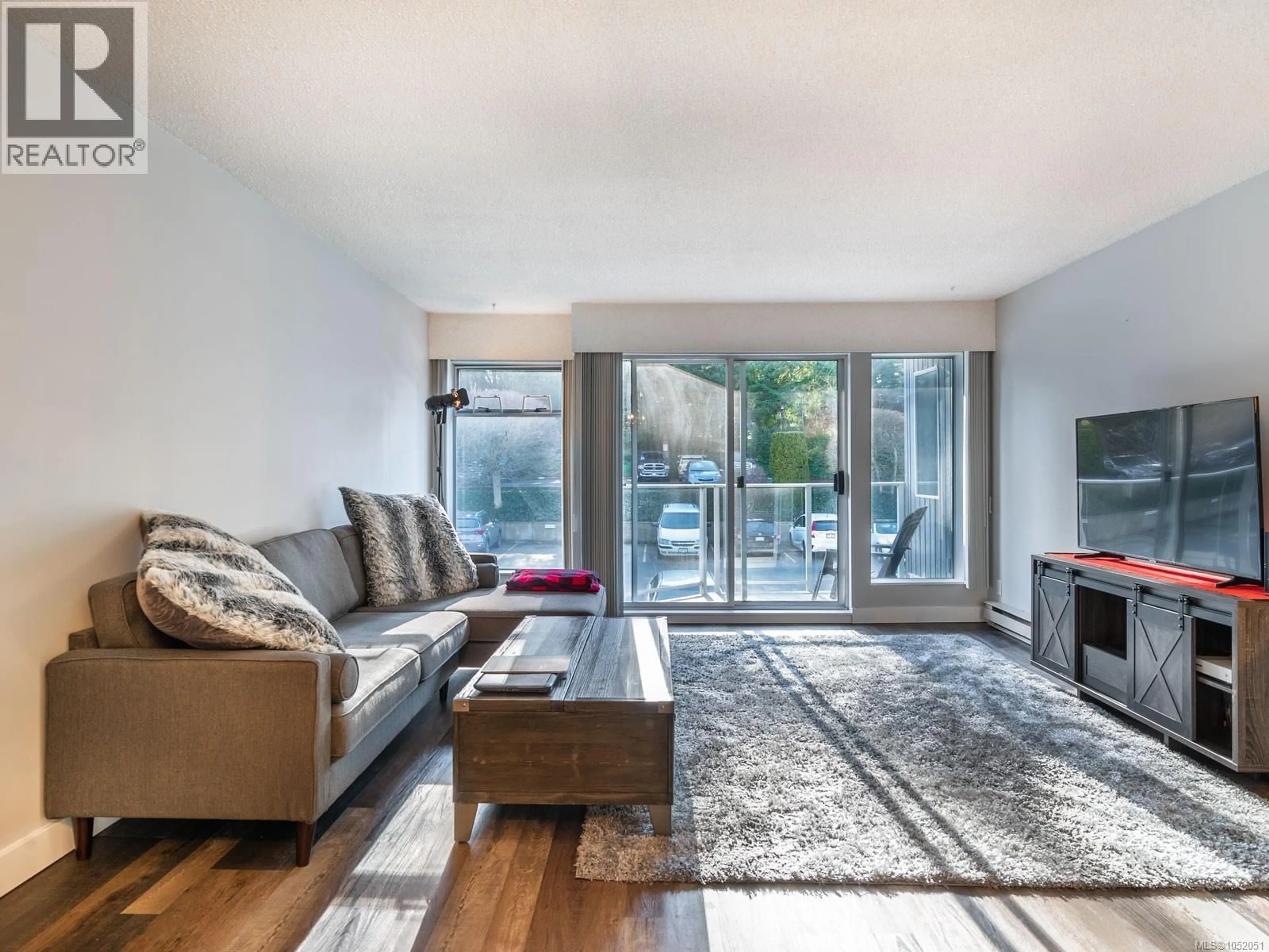 Living room with furniture, unknown for 508 - 2562 DEPARTURE BAY ROAD, Nanaimo British Columbia V9S5P1