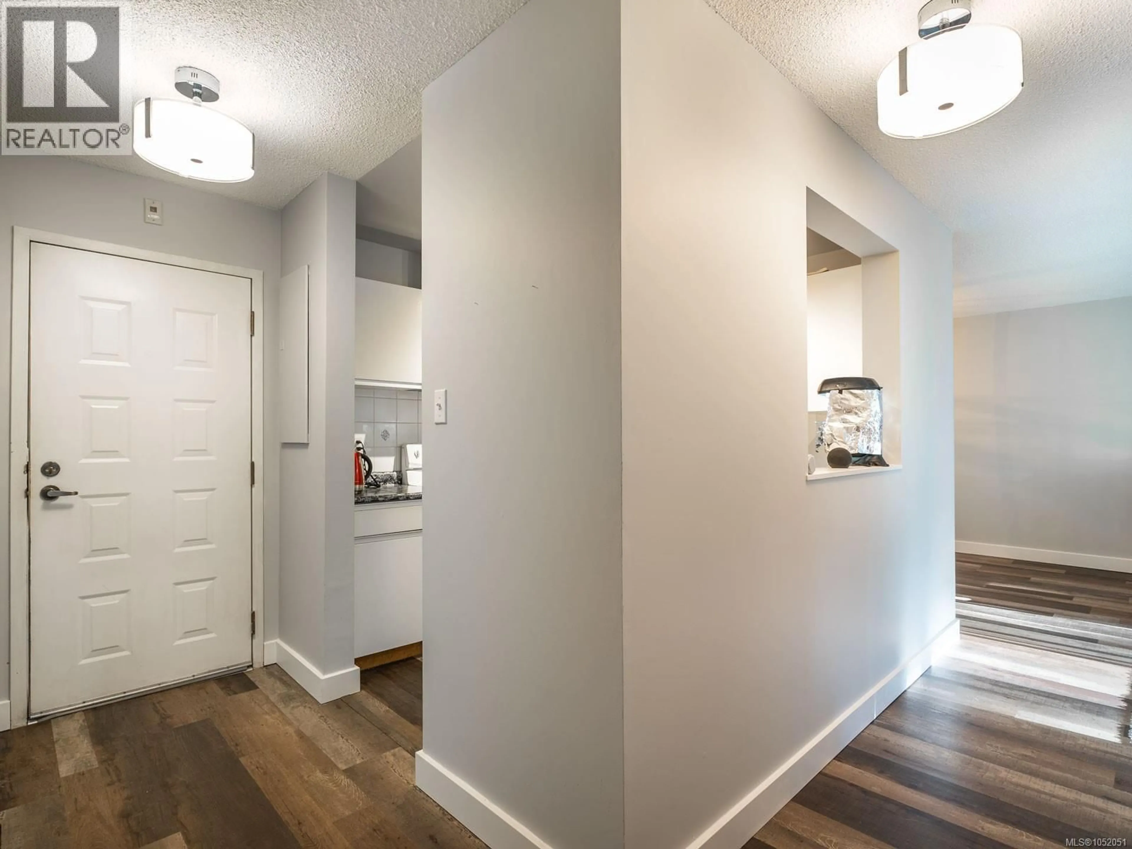 Indoor entryway for 508 - 2562 DEPARTURE BAY ROAD, Nanaimo British Columbia V9S5P1