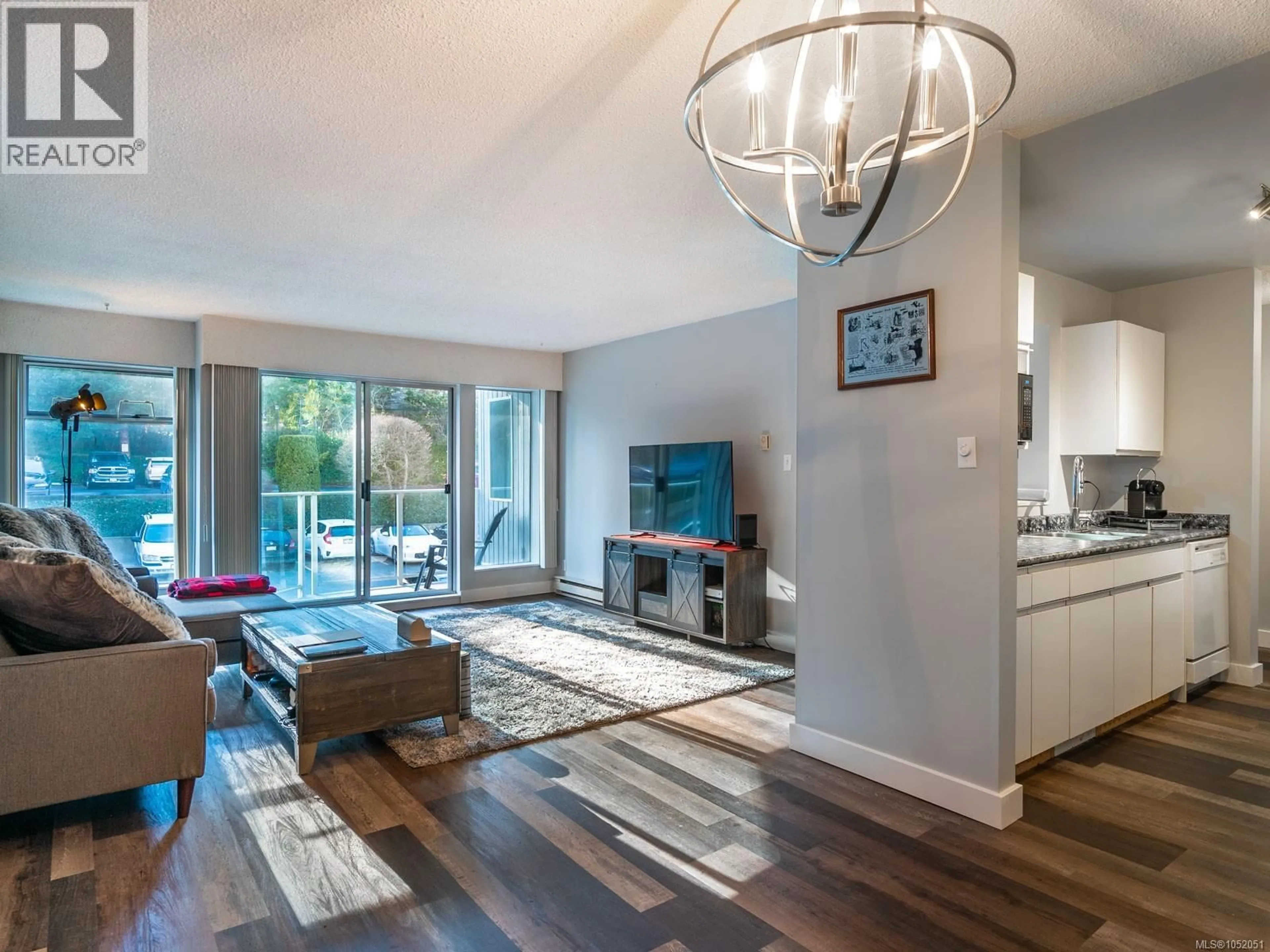 Living room with furniture, wood/laminate floor for 508 - 2562 DEPARTURE BAY ROAD, Nanaimo British Columbia V9S5P1
