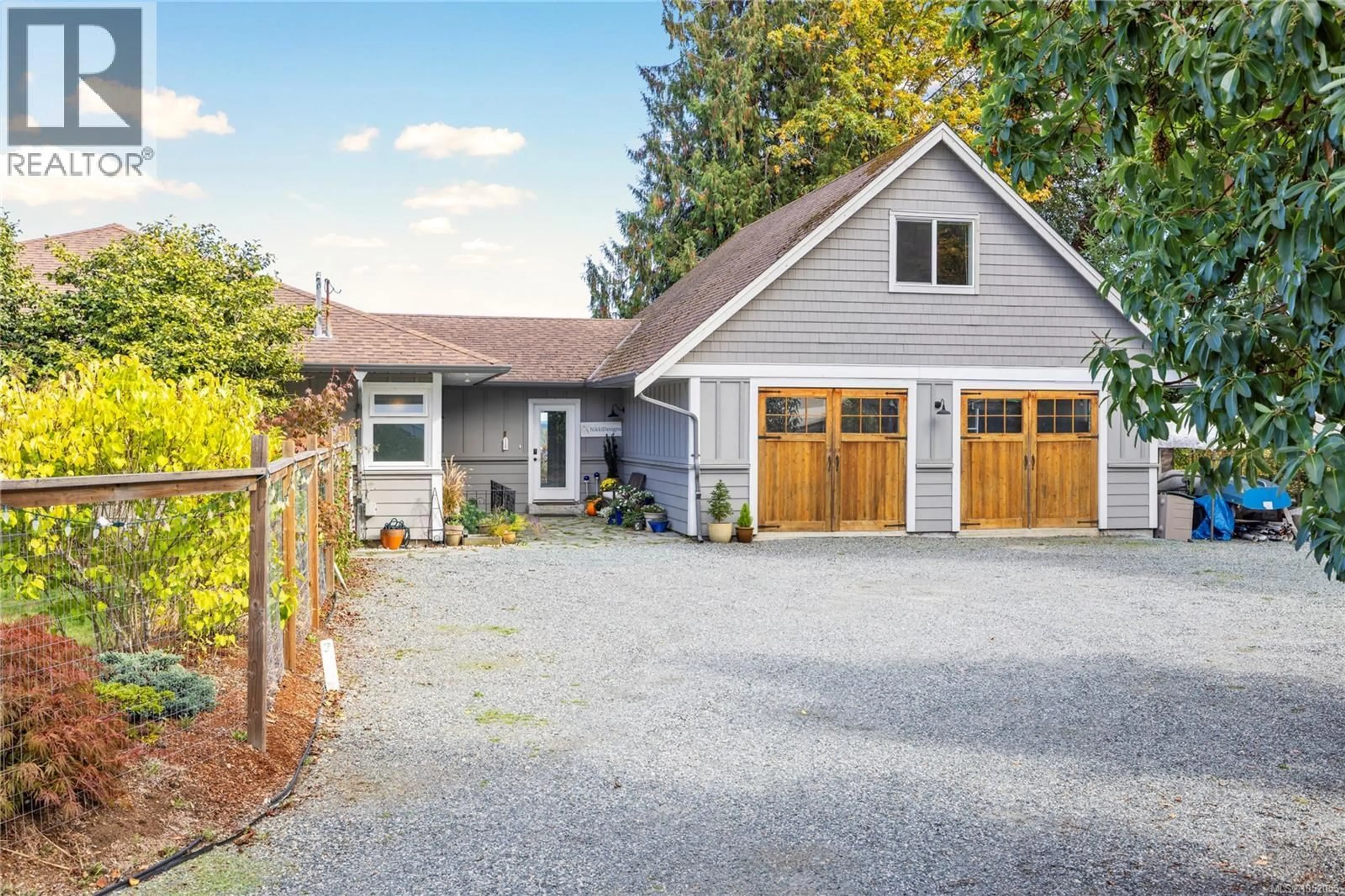 Home with vinyl exterior material, street for 117 CLARKE ROAD, Ladysmith British Columbia V9G1T6