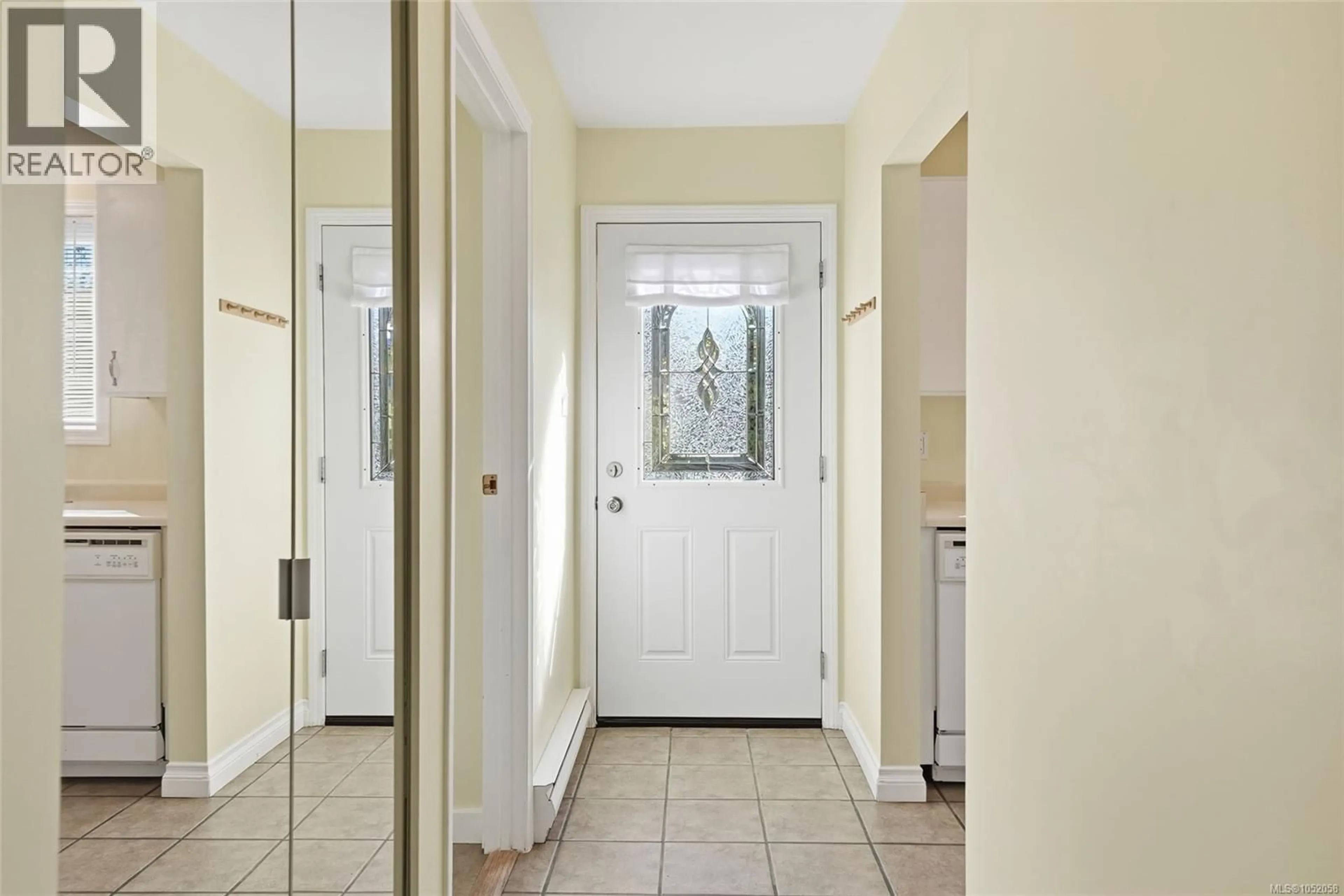 Indoor entryway for 10 - 240 HIGSON CRESCENT, Qualicum Beach British Columbia V9K2B4