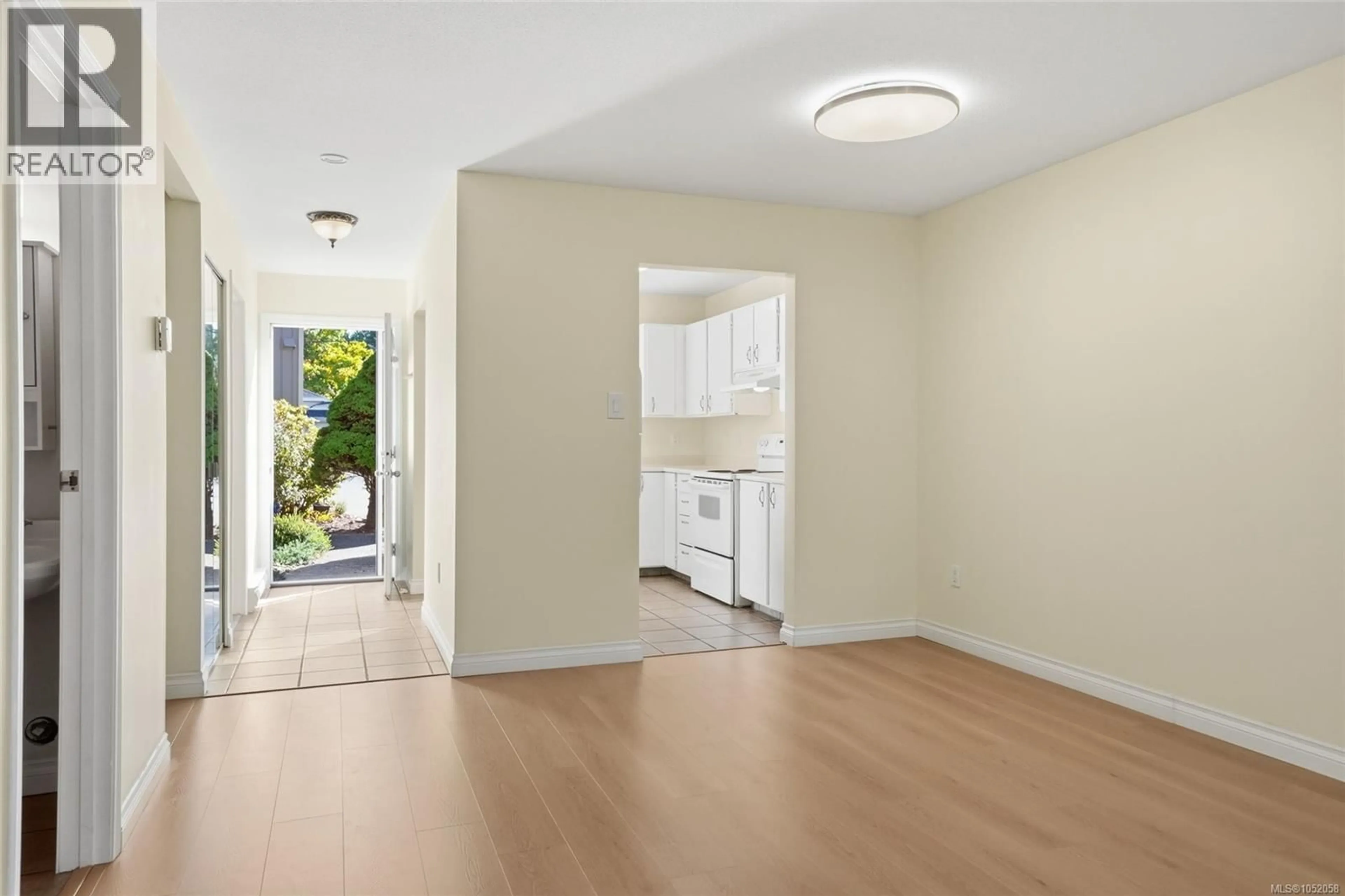 Indoor entryway for 10 - 240 HIGSON CRESCENT, Qualicum Beach British Columbia V9K2B4