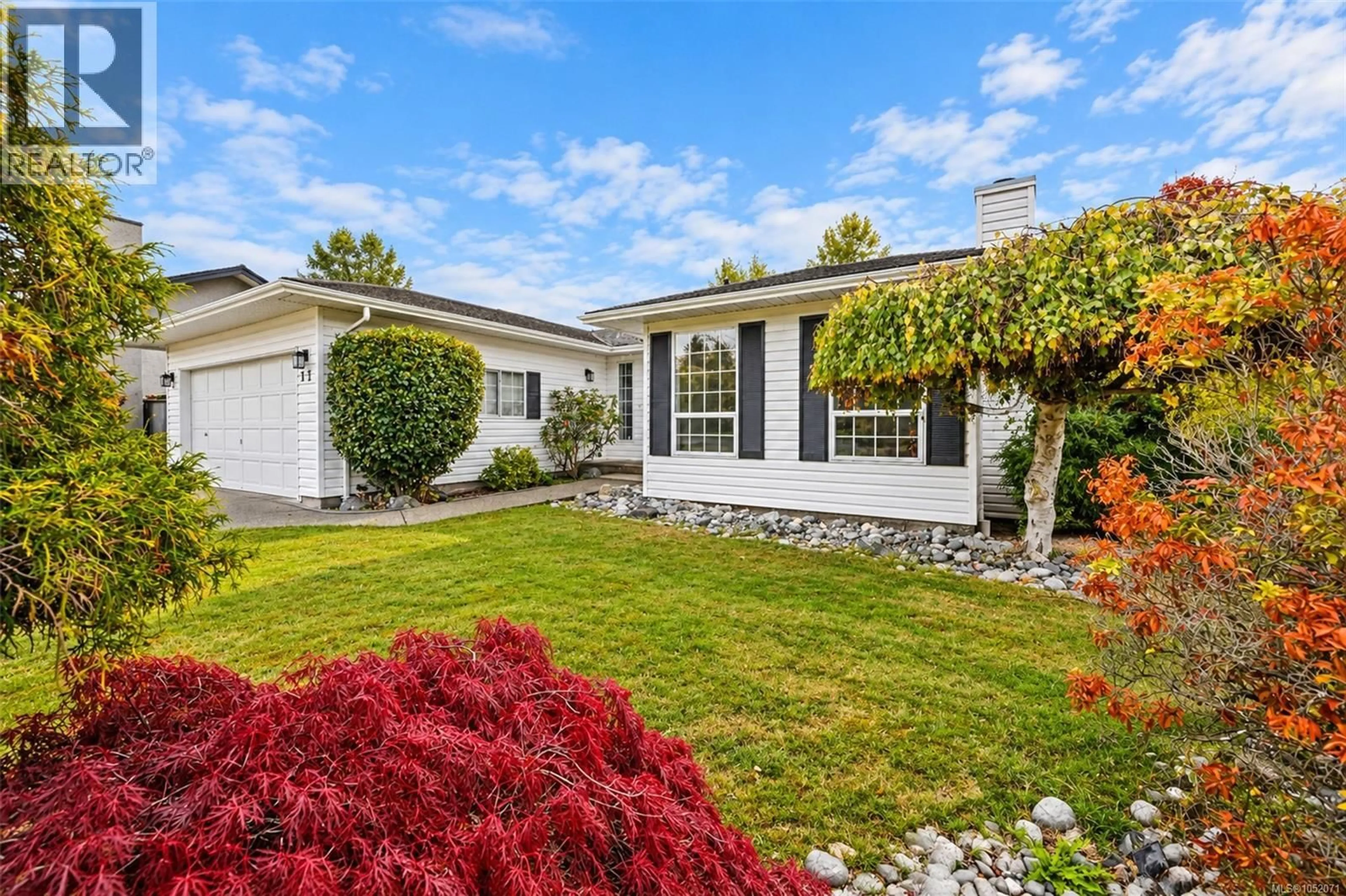 Home with vinyl exterior material, street for 17 - 6766 CENTRAL SAANICH ROAD, Central Saanich British Columbia V8Z7E1