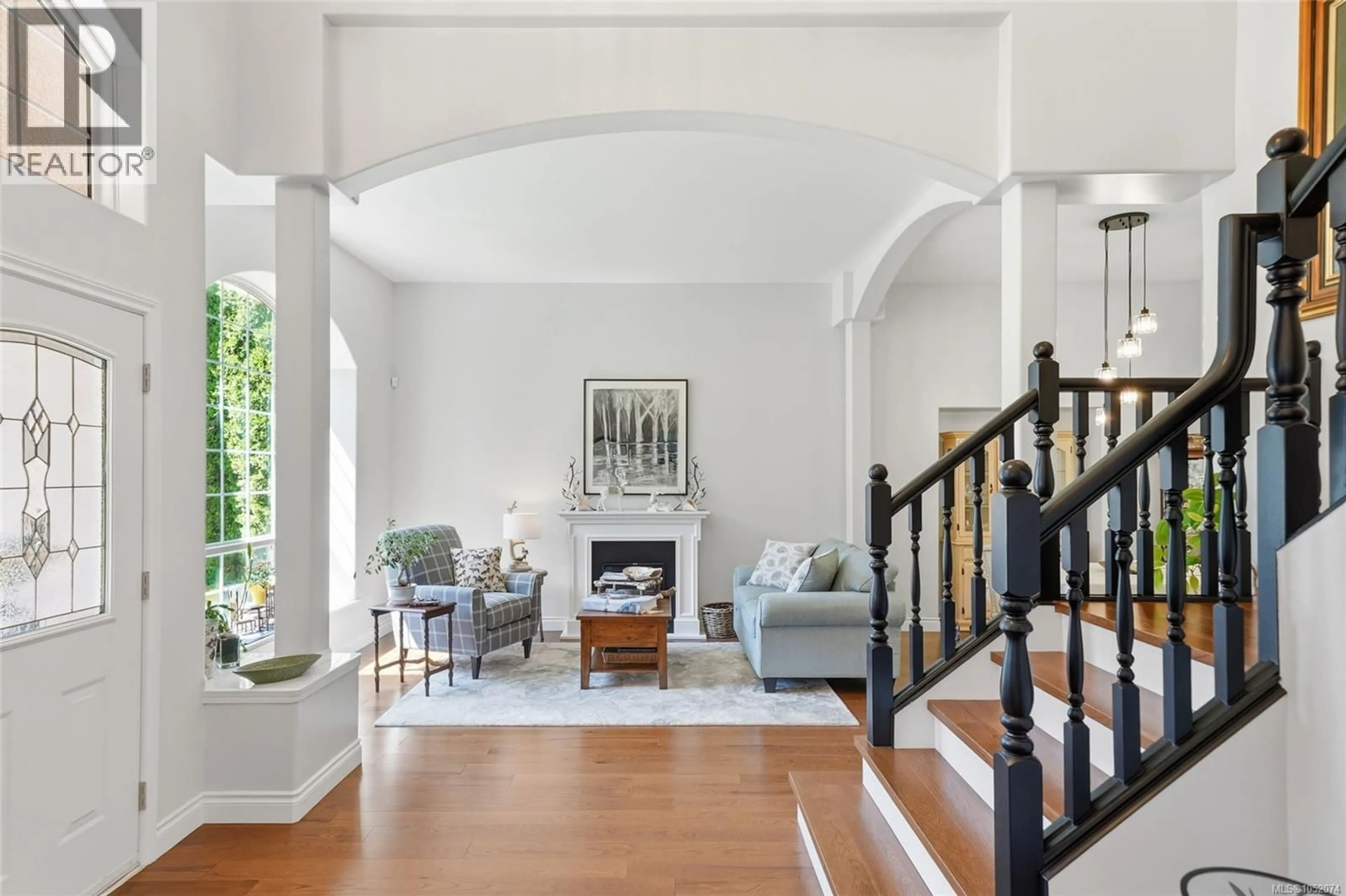 Indoor foyer for 589 BELYEA ROAD, Qualicum Beach British Columbia V9K1H3